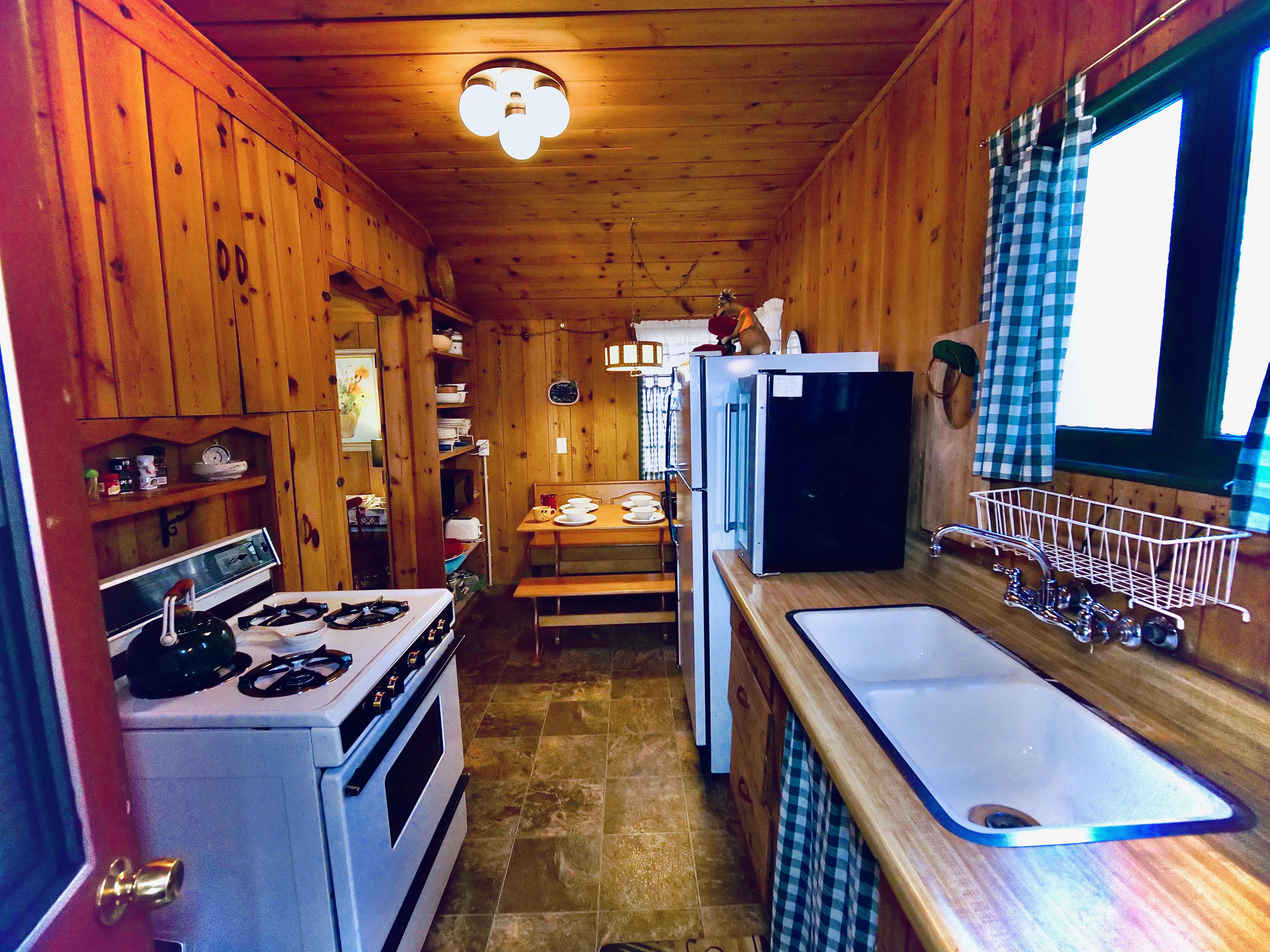 Kitchen fully equipped with all necessary appliances.-Original