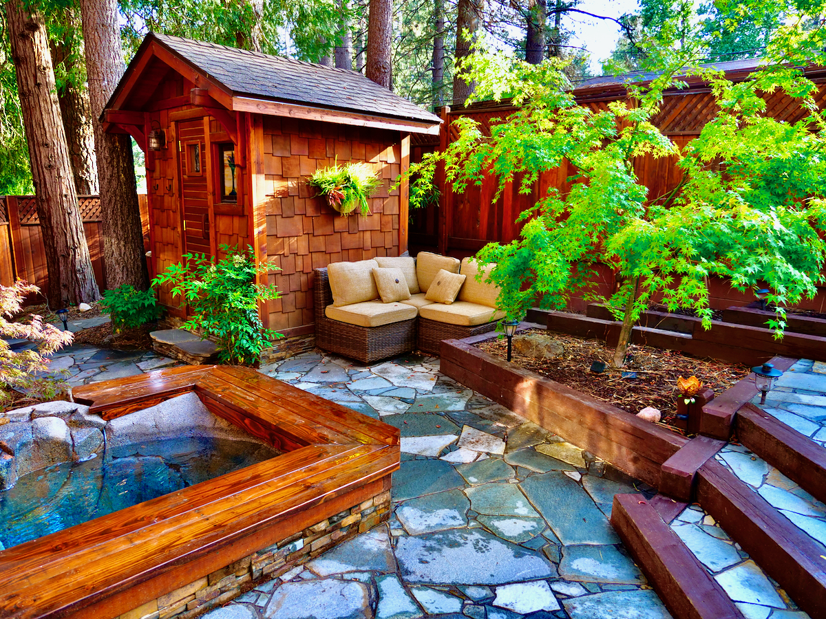 Well groomed backyard with cold tub and outdoor sauna -Original