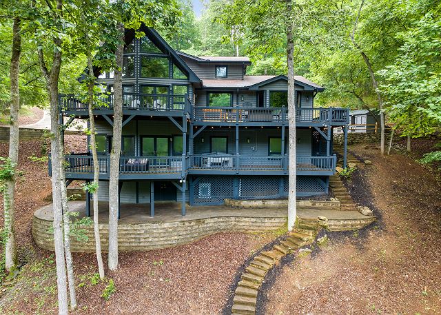 New Listing! Riverview Retreat- Hot Tub - Pool Table - River Front - Fire Pit