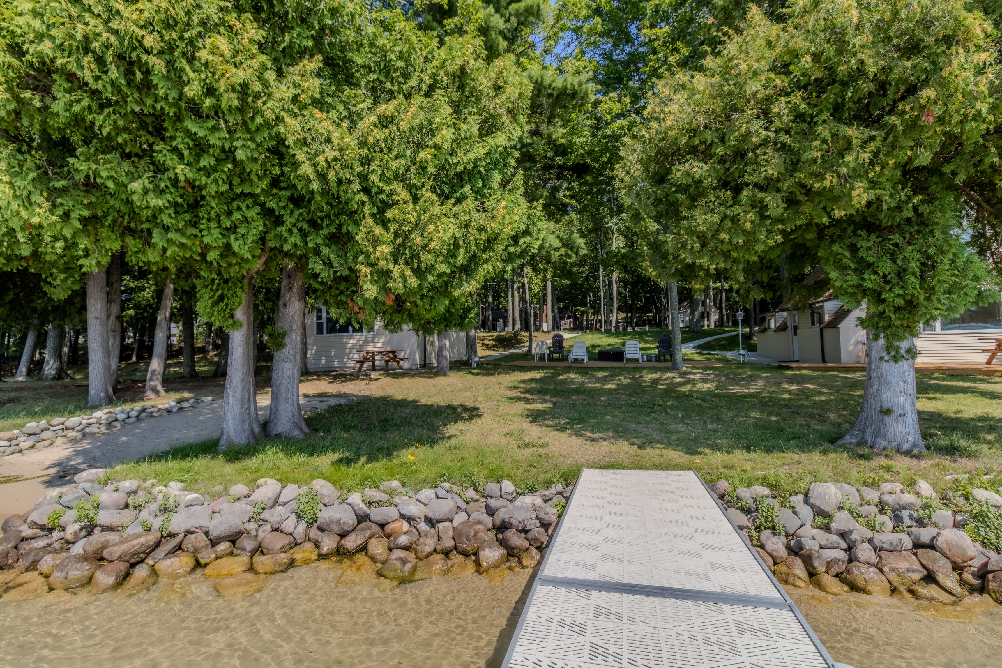 Shared Dock to cottages