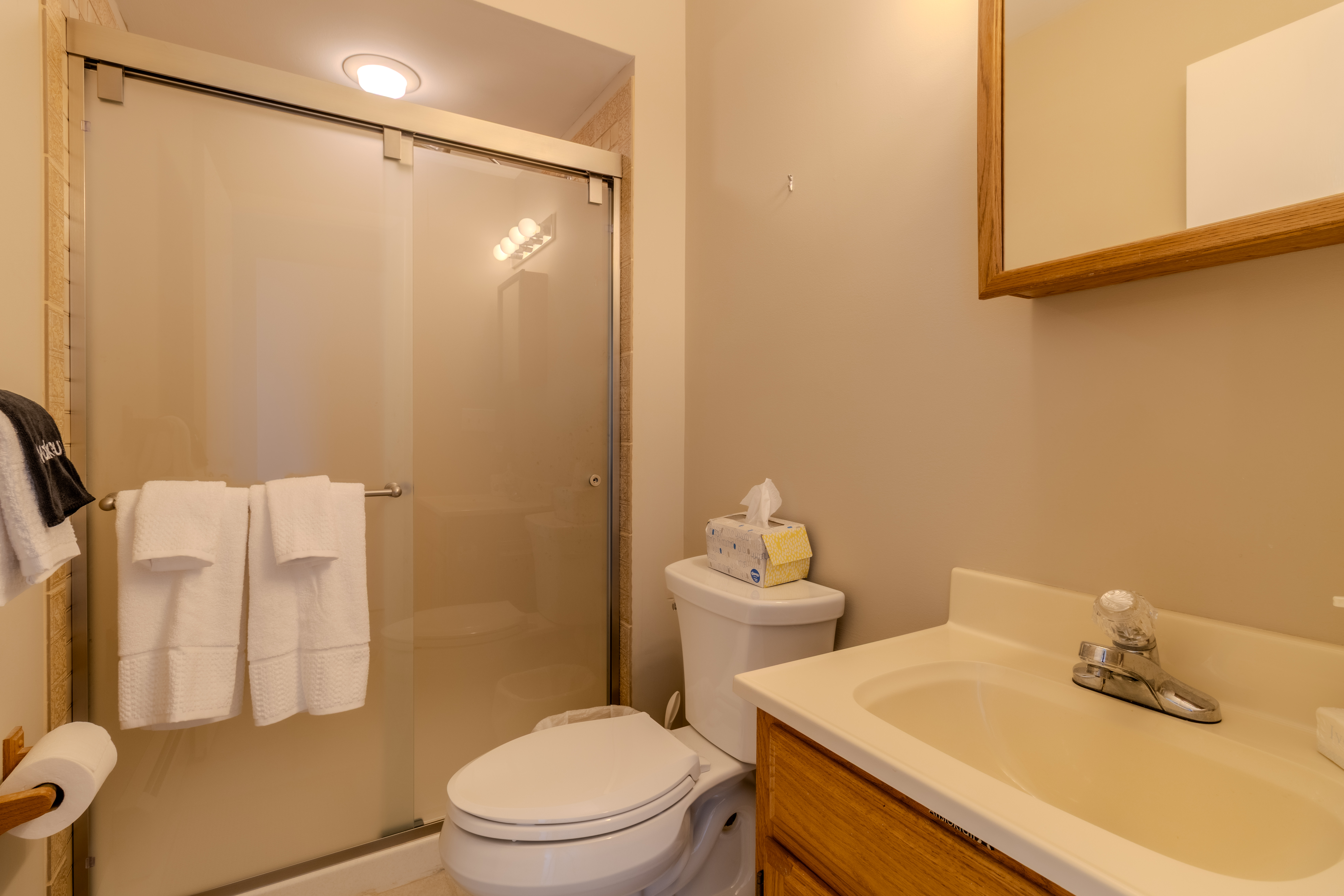 En Suite Bathroom to Primary Bedroom