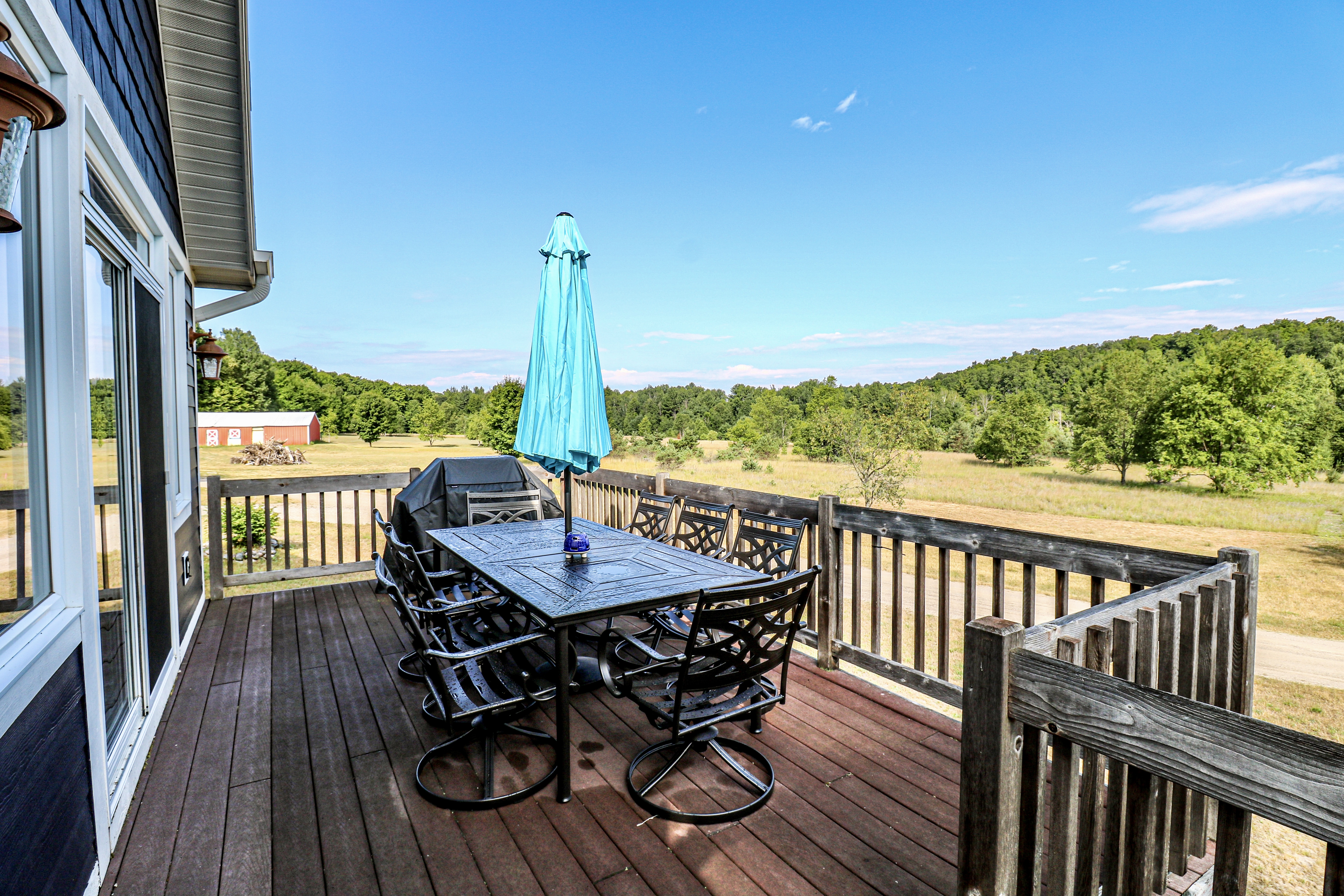 Upper LEvel Deck Dining