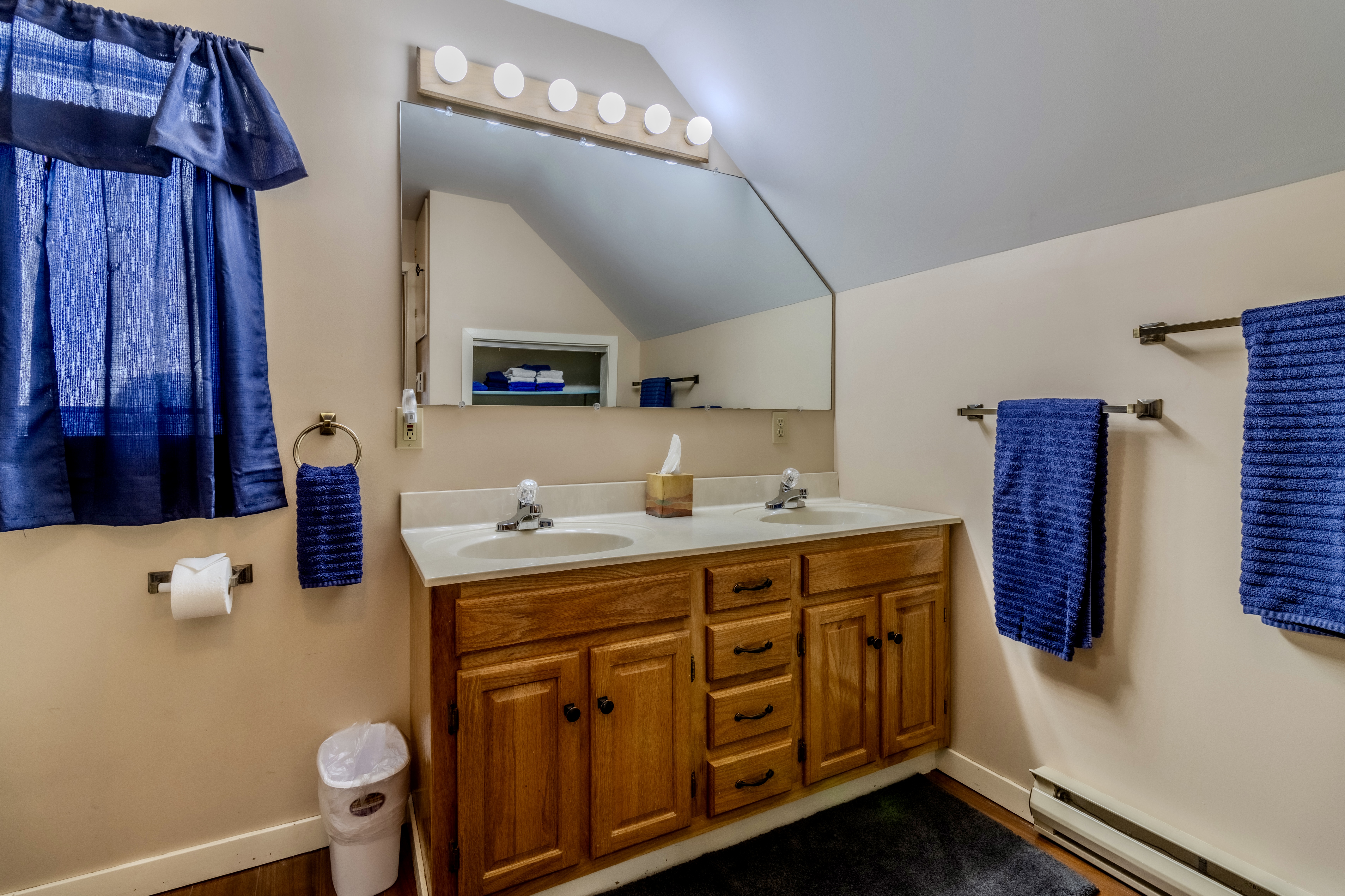 Main Bathroom (Second Floor)