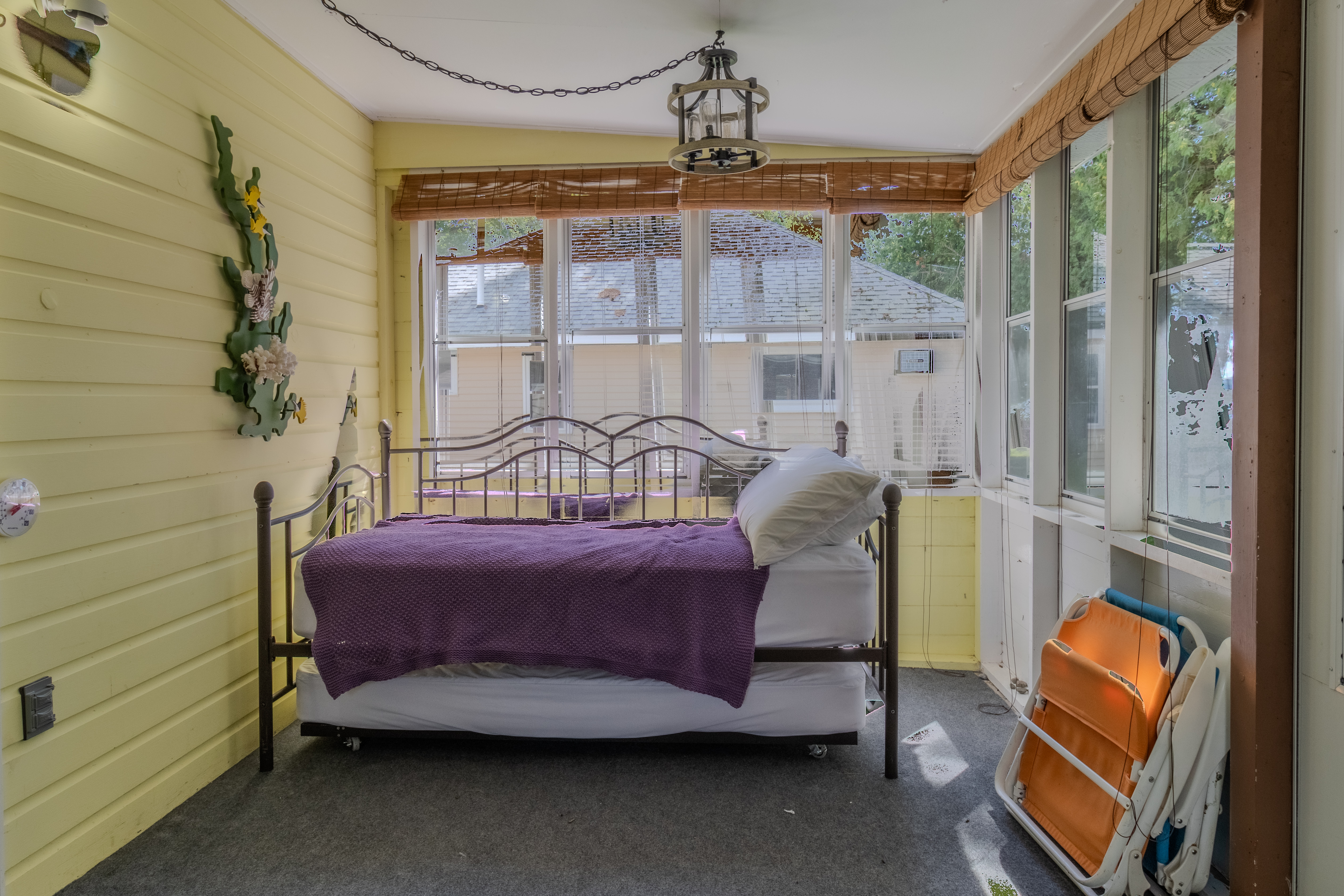 Four Feathers | Photo 1