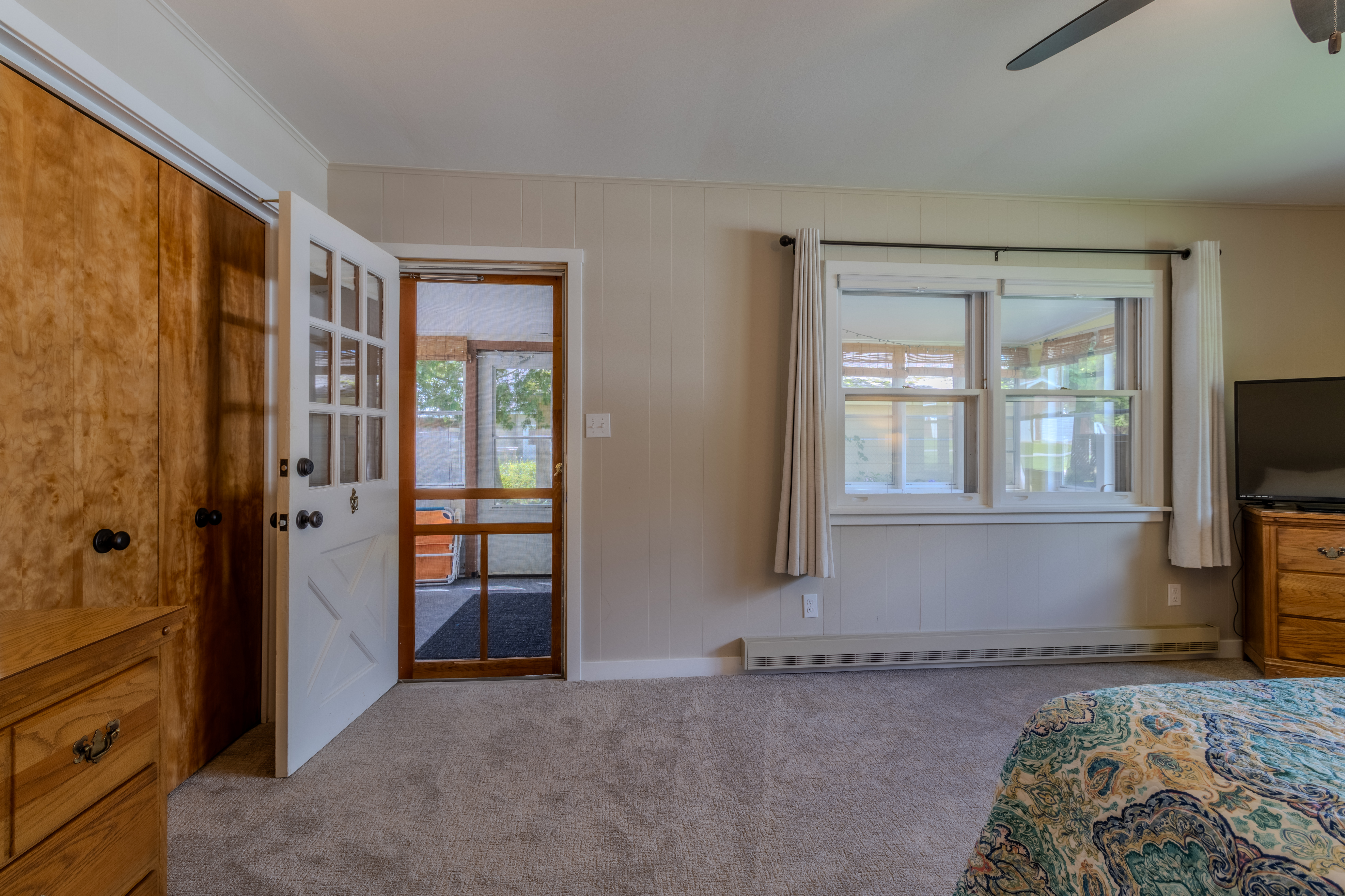 Four Feathers | Photo 32