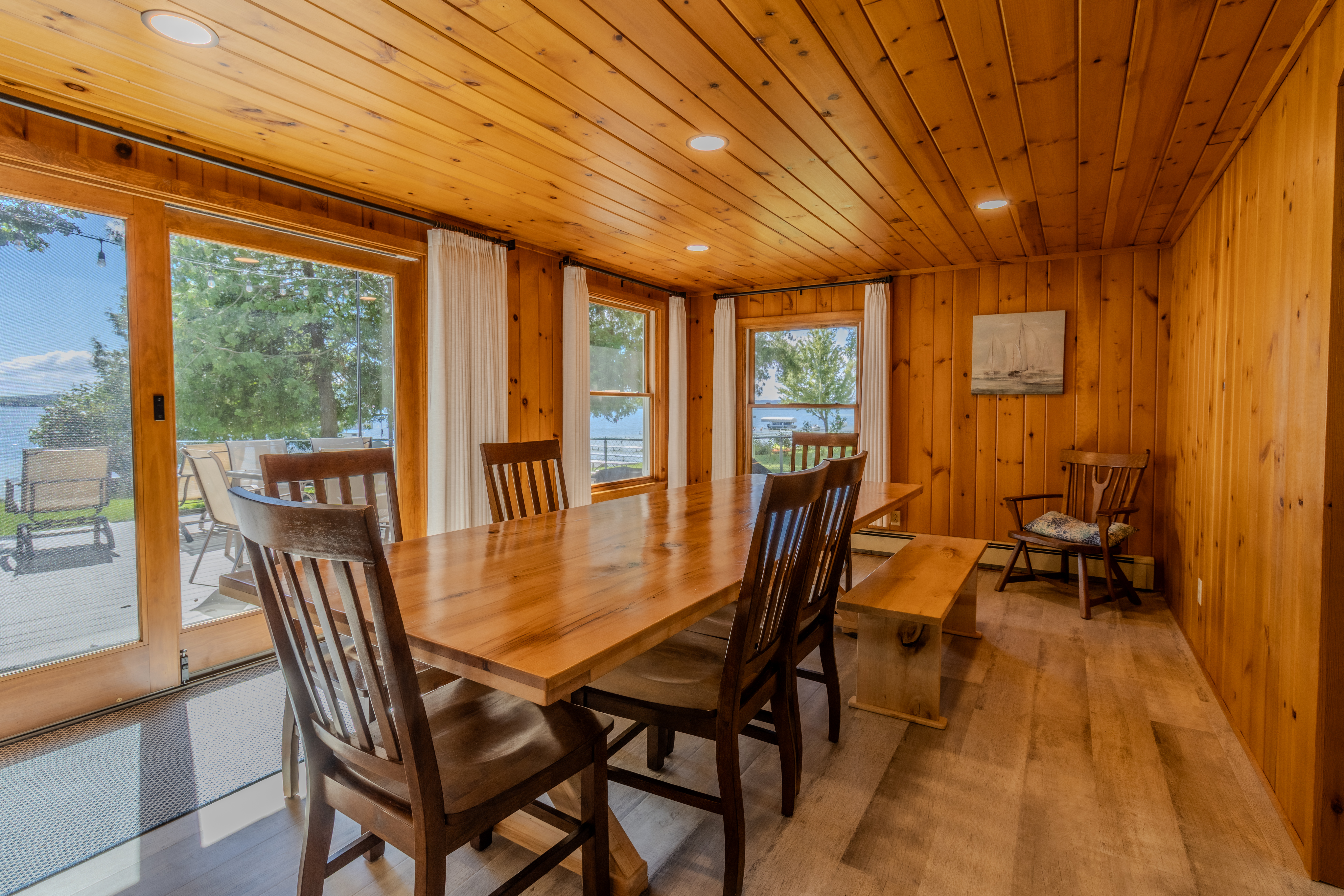 Four Feathers | Photo 83