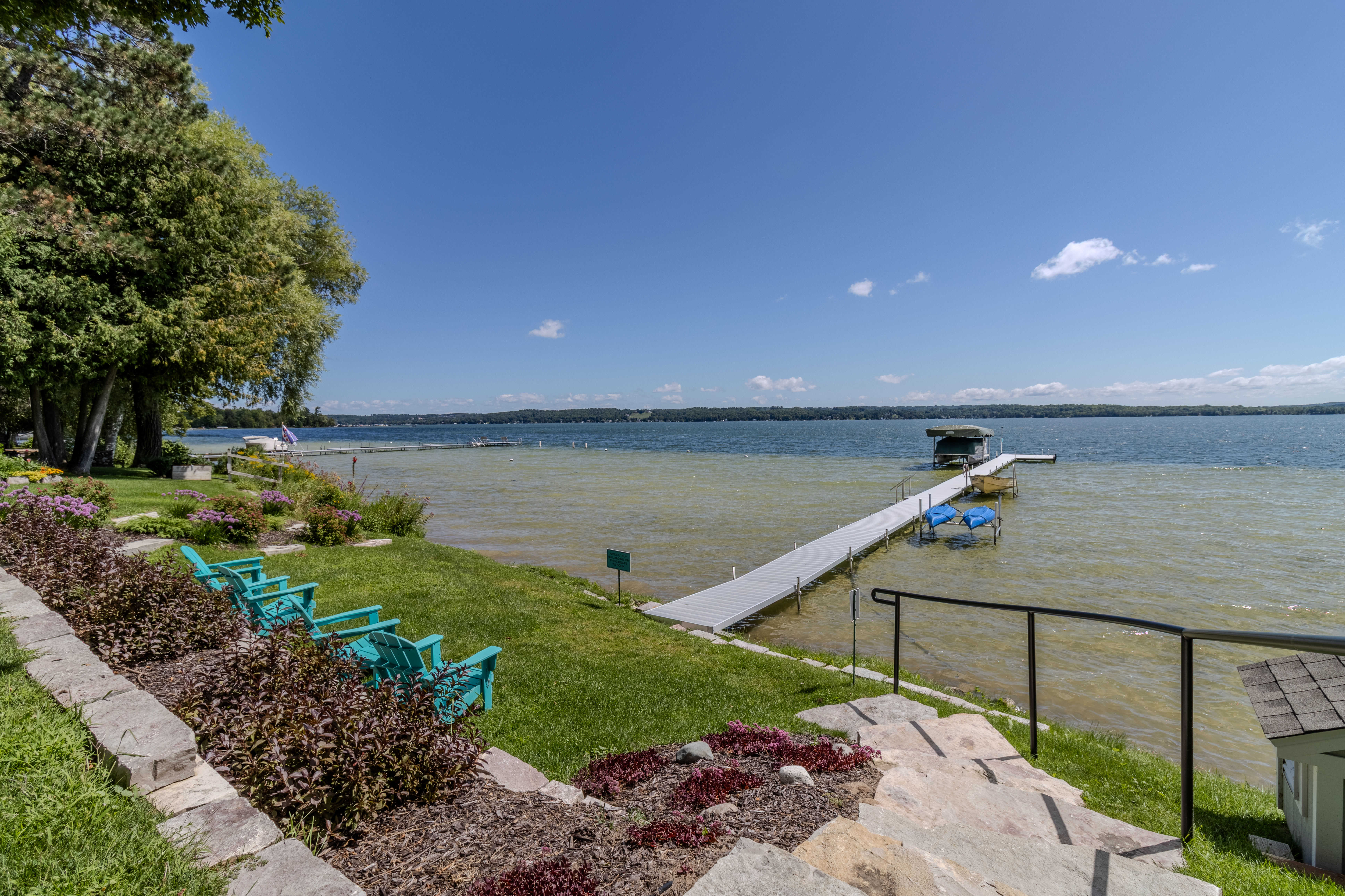 Four Feathers | Photo 84