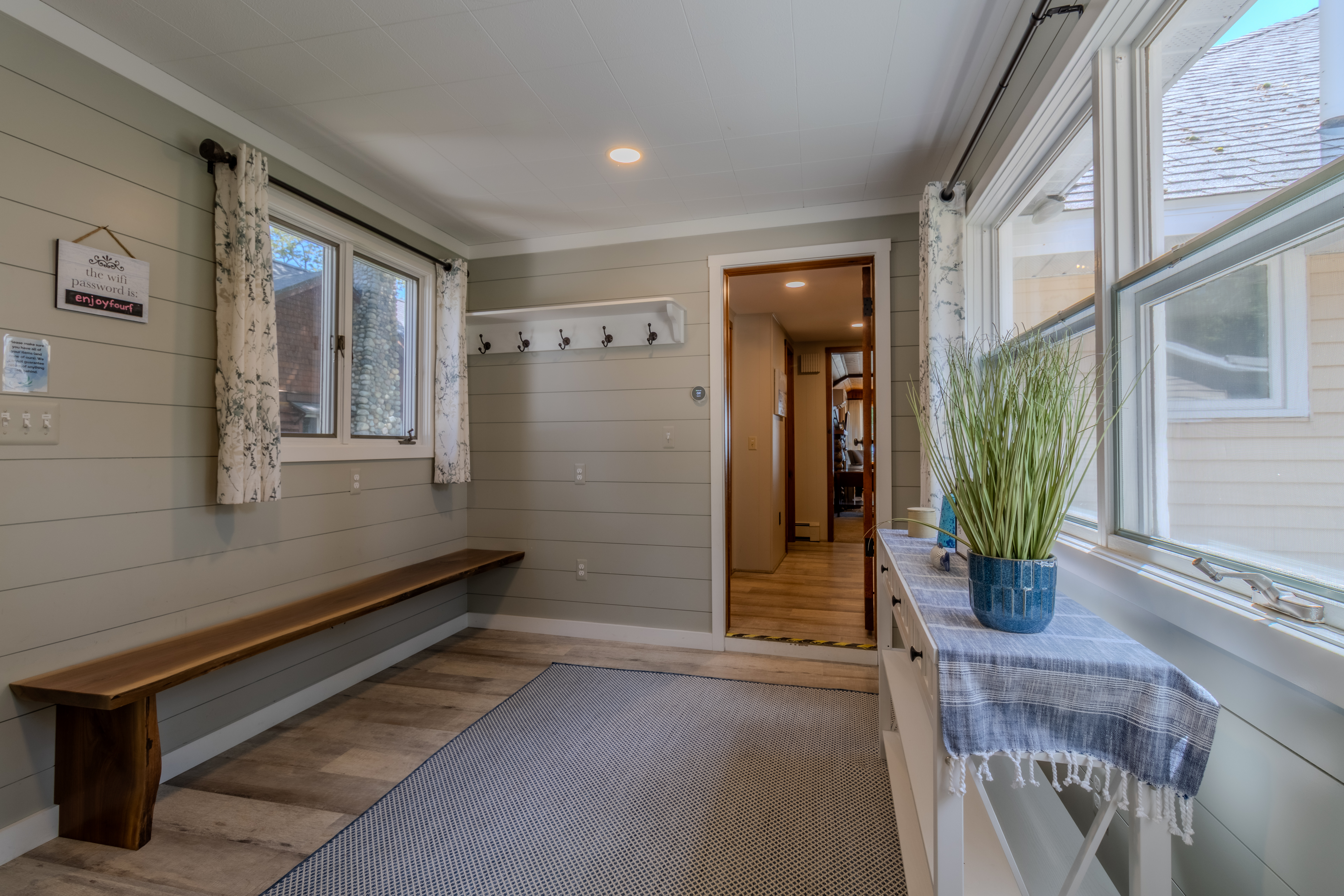 Four Feathers | Photo 42