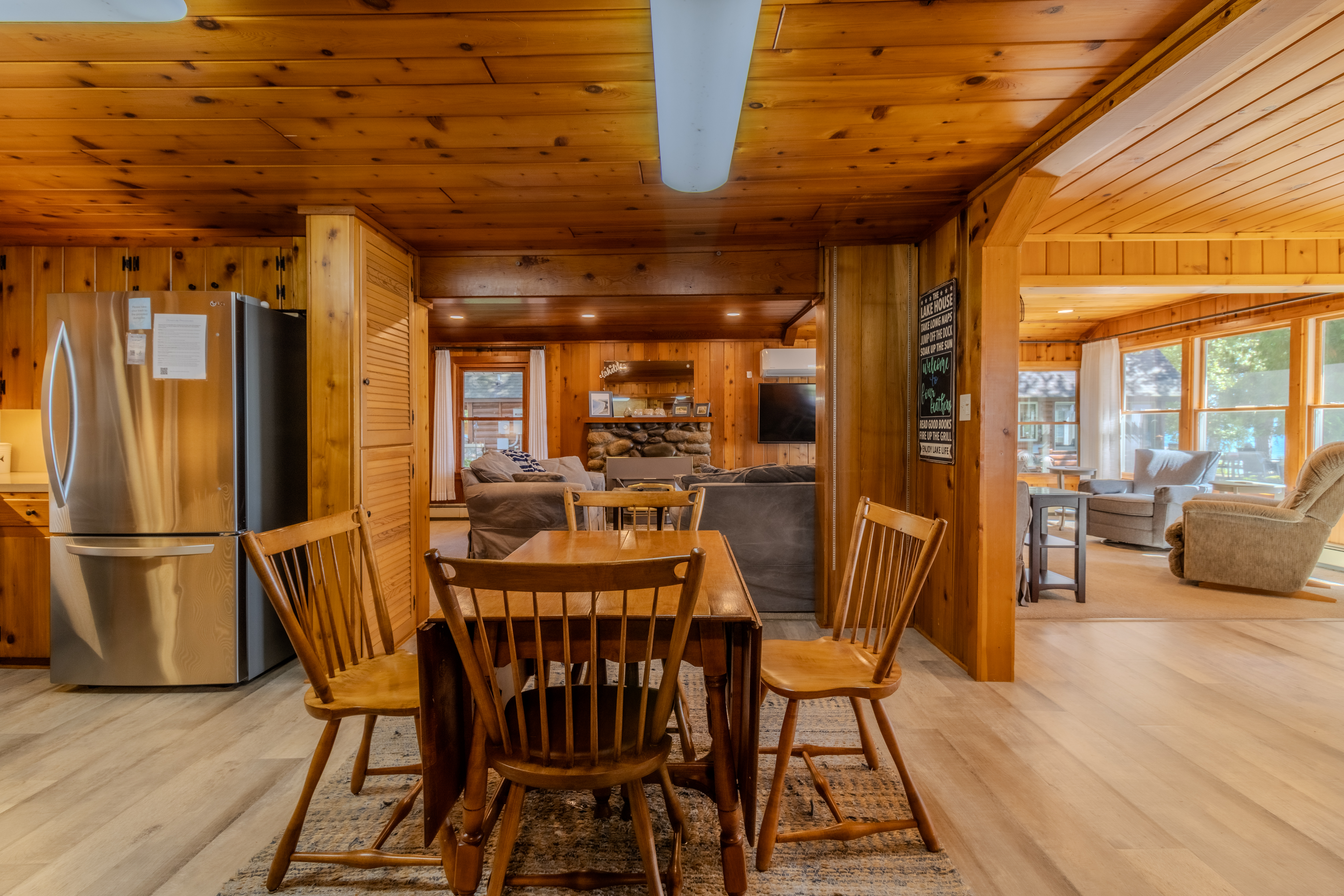 Four Feathers | Photo 74