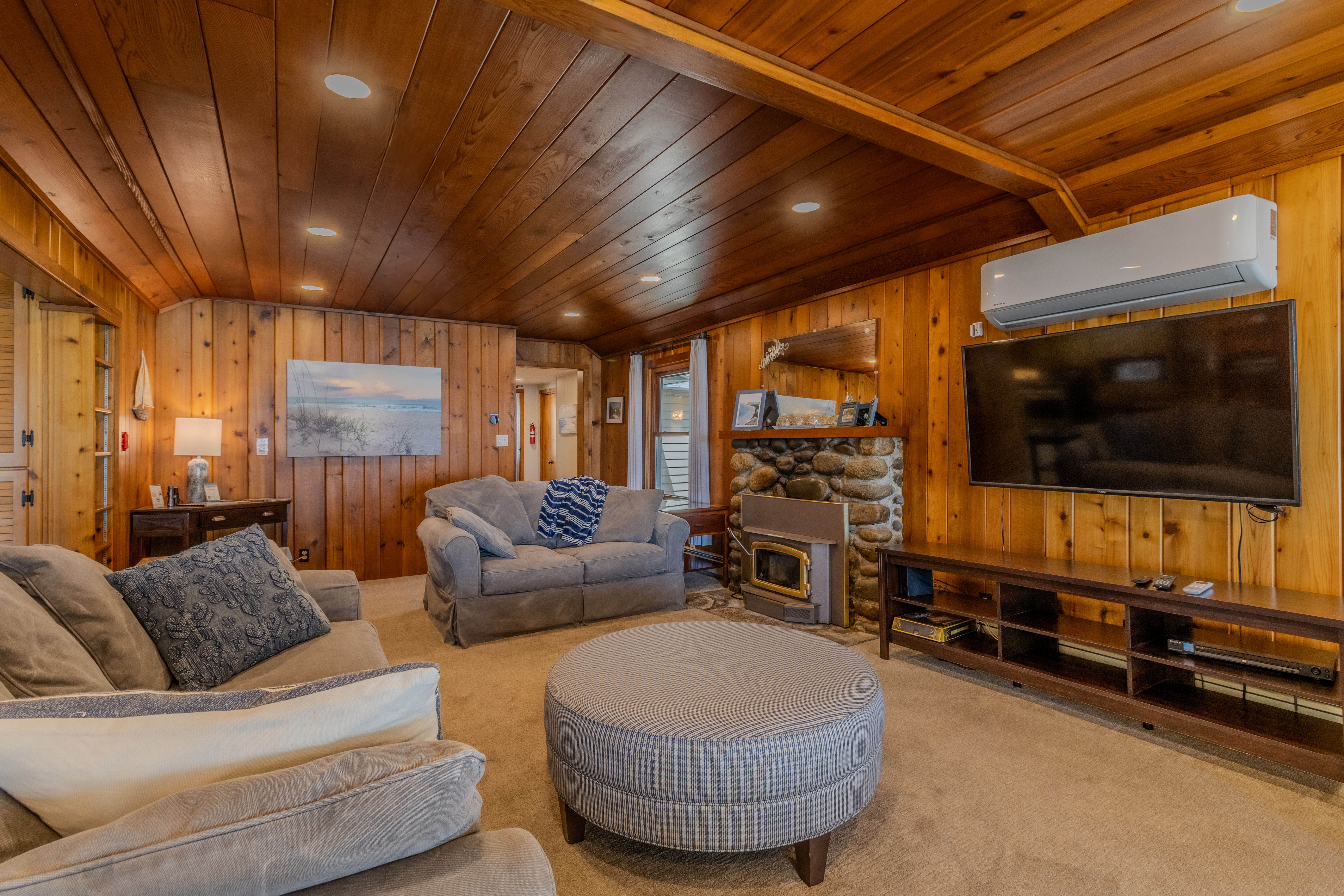 Four Feathers | Photo 97