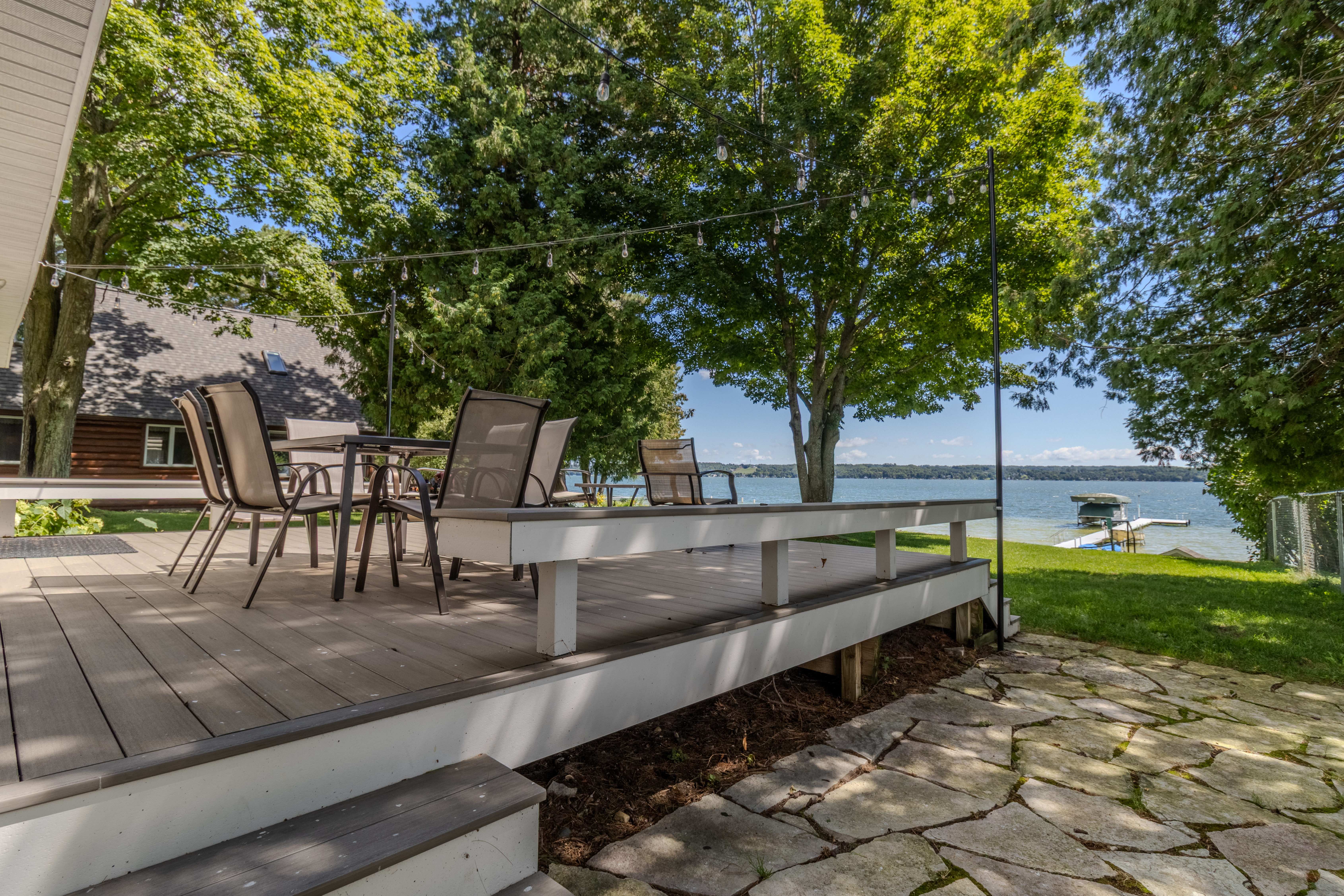 Four Feathers | Photo 90