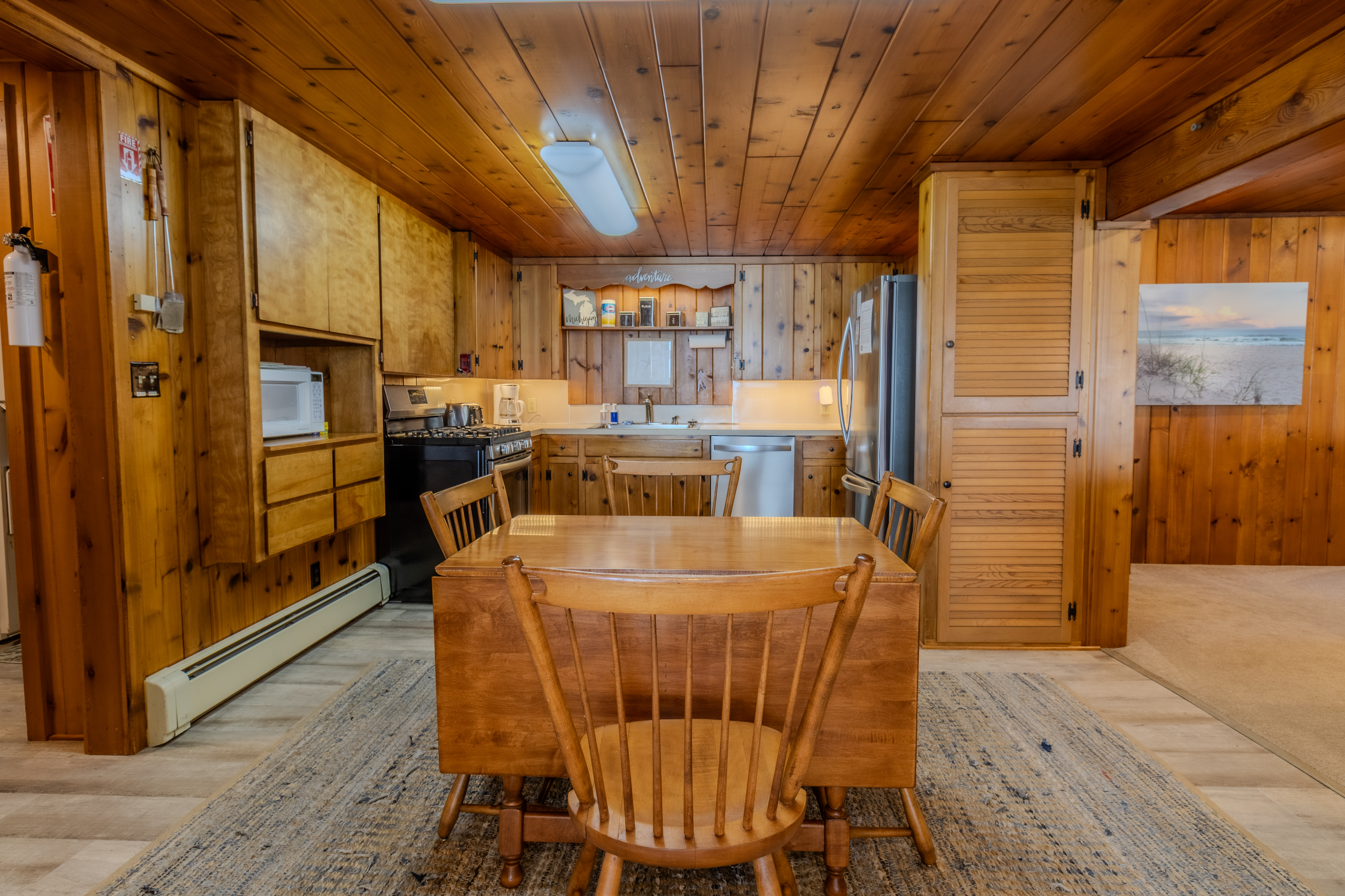 Four Feathers | Photo 19