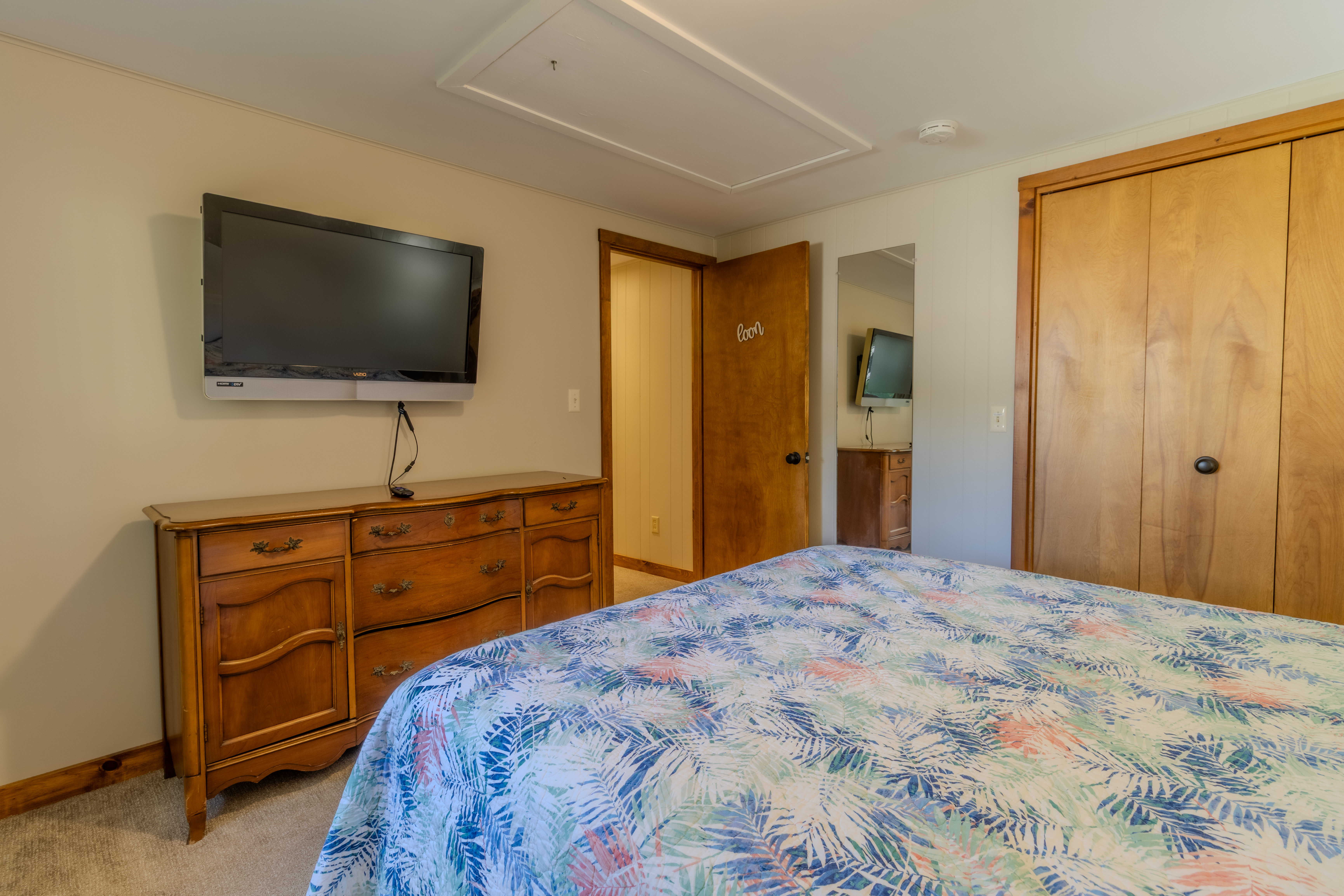 Four Feathers | Photo 58