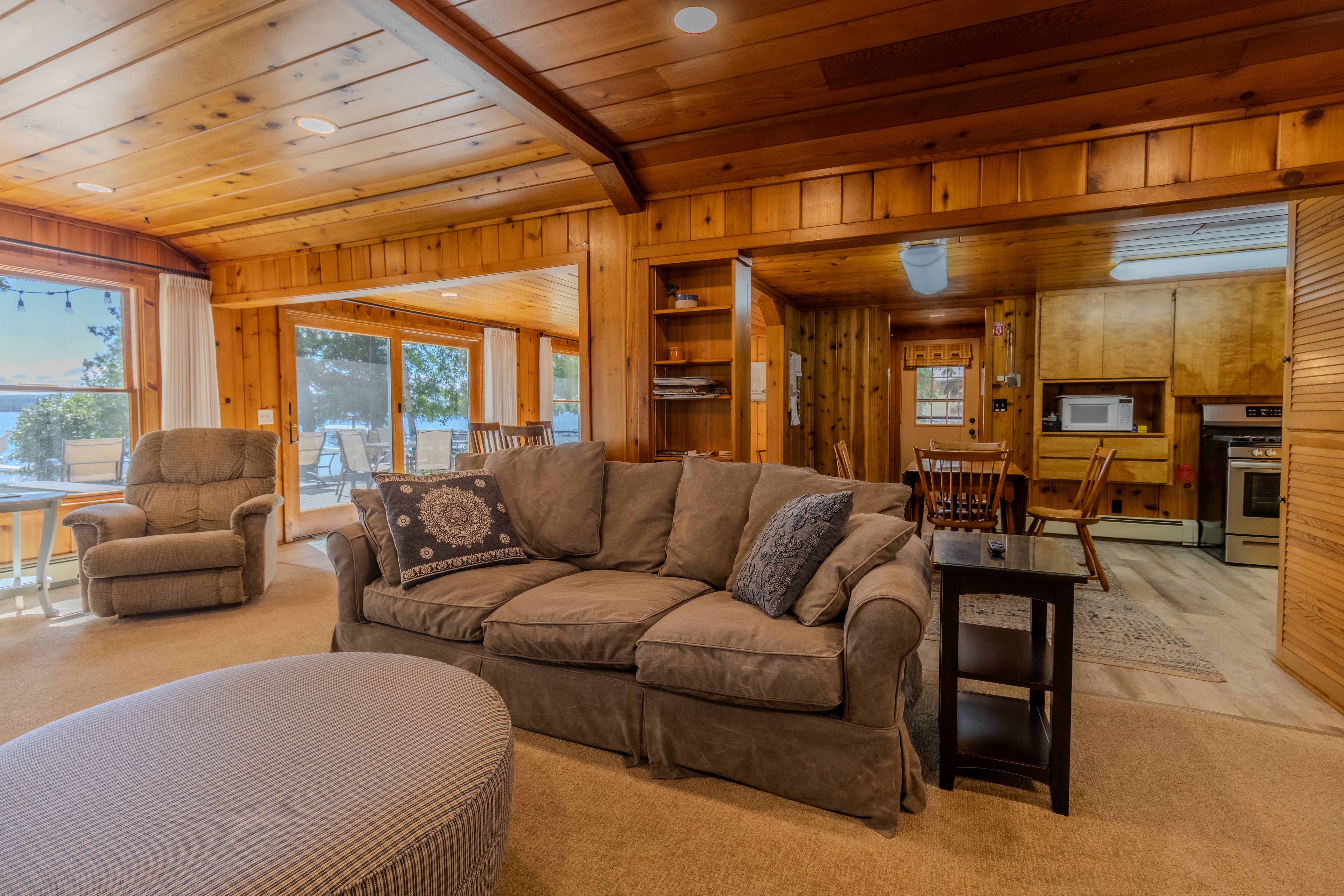 Four Feathers | Photo 81