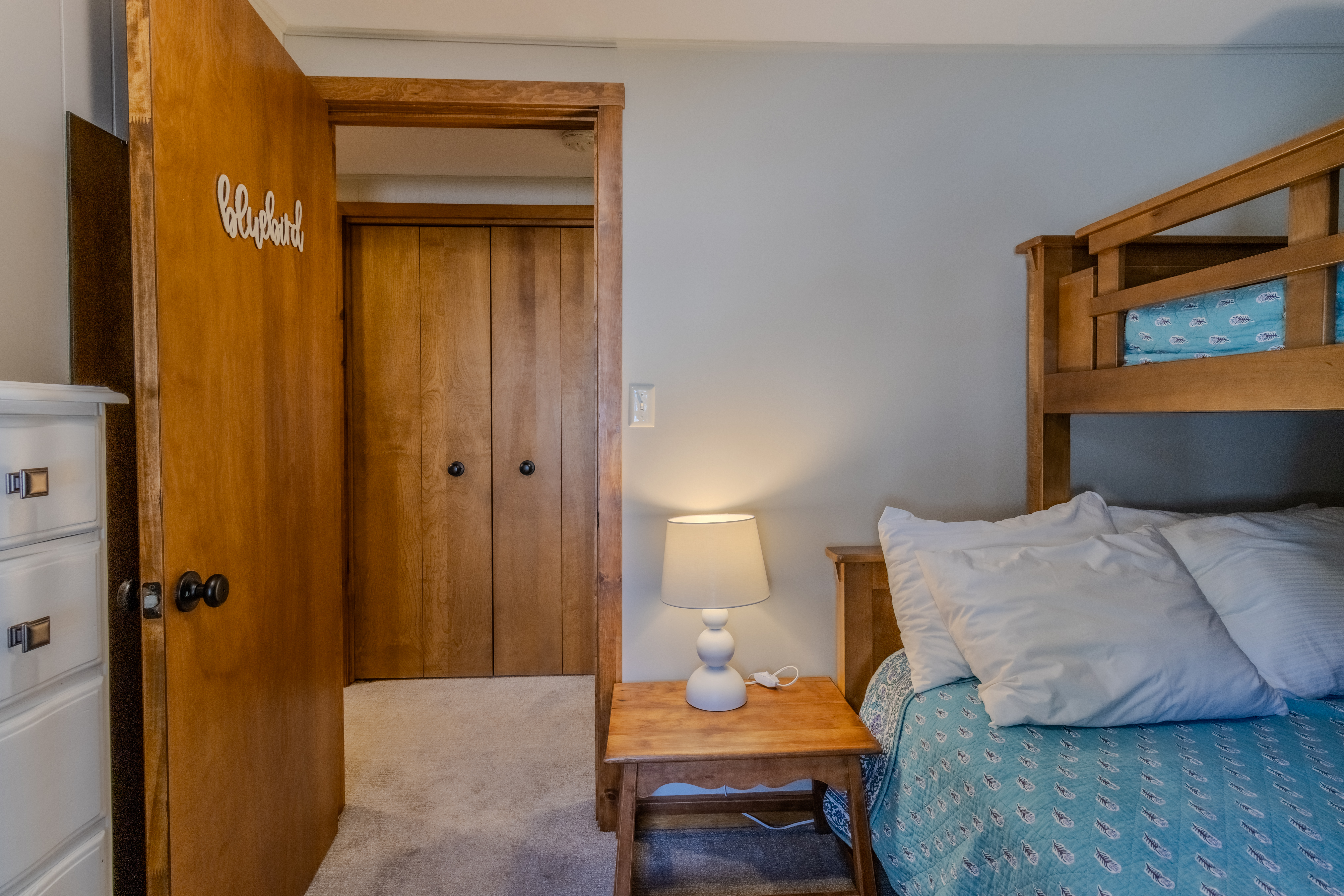 Four Feathers | Photo 72