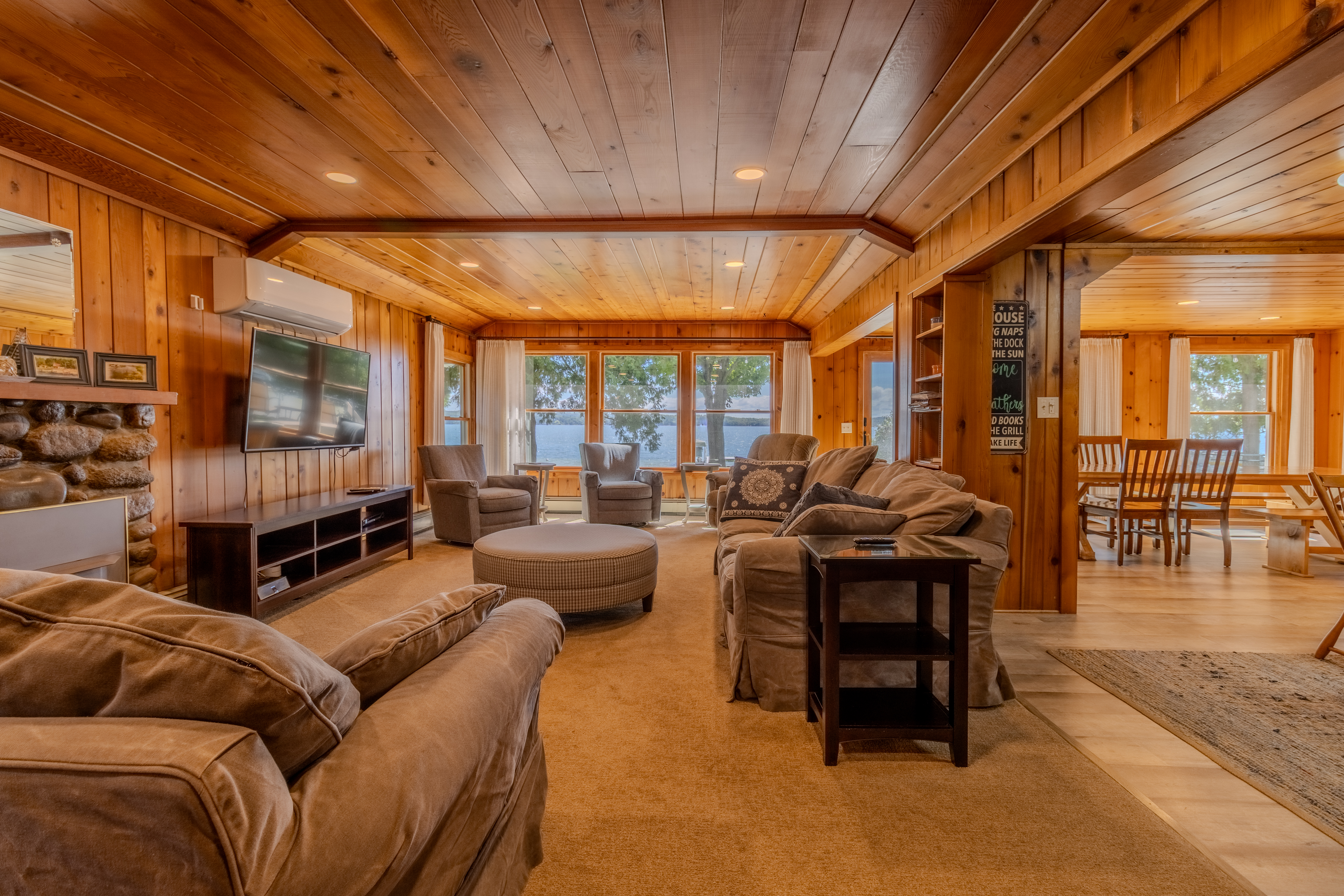 Four Feathers | Photo 86