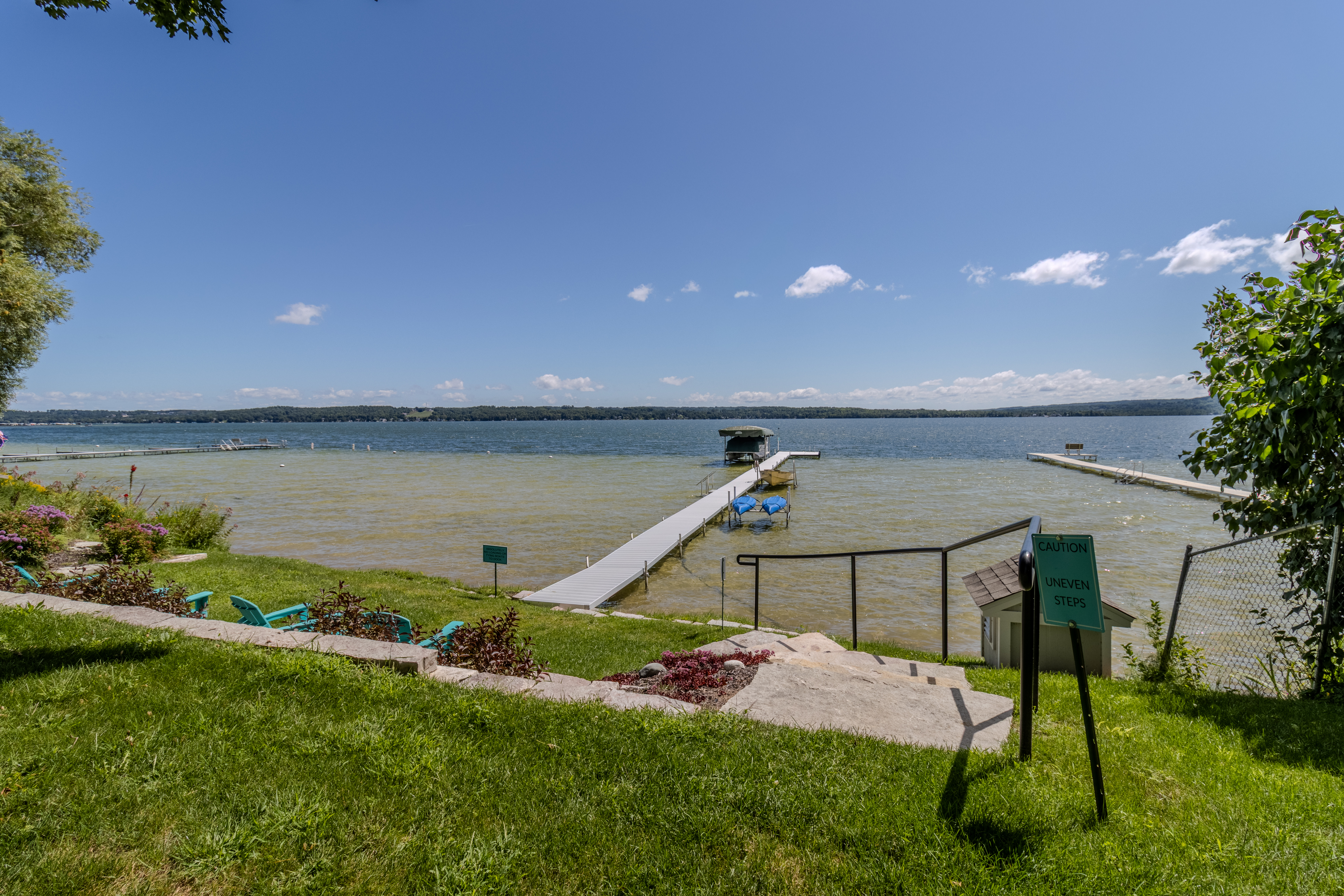 Four Feathers | Photo 98