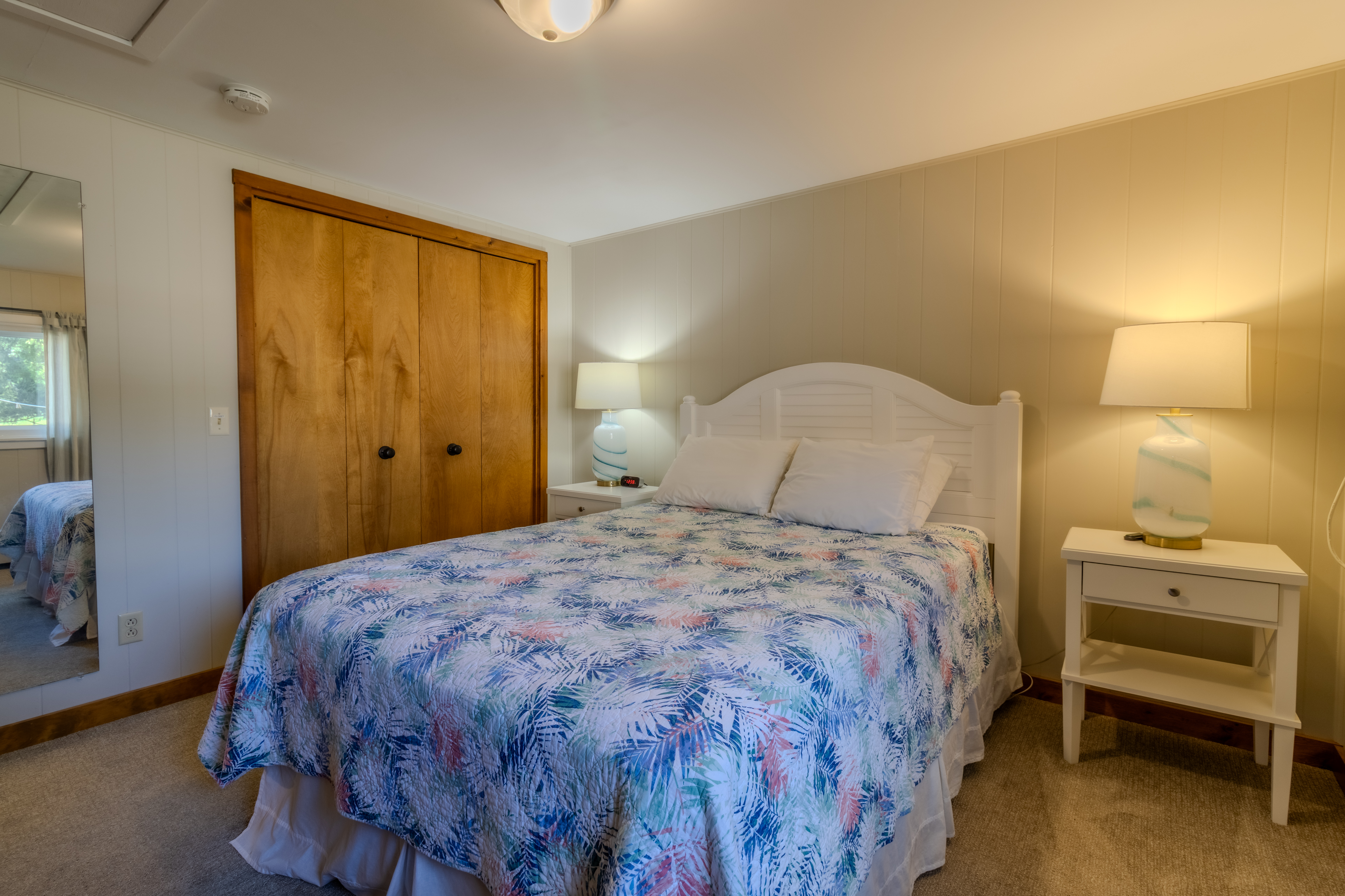 Four Feathers | Photo 23