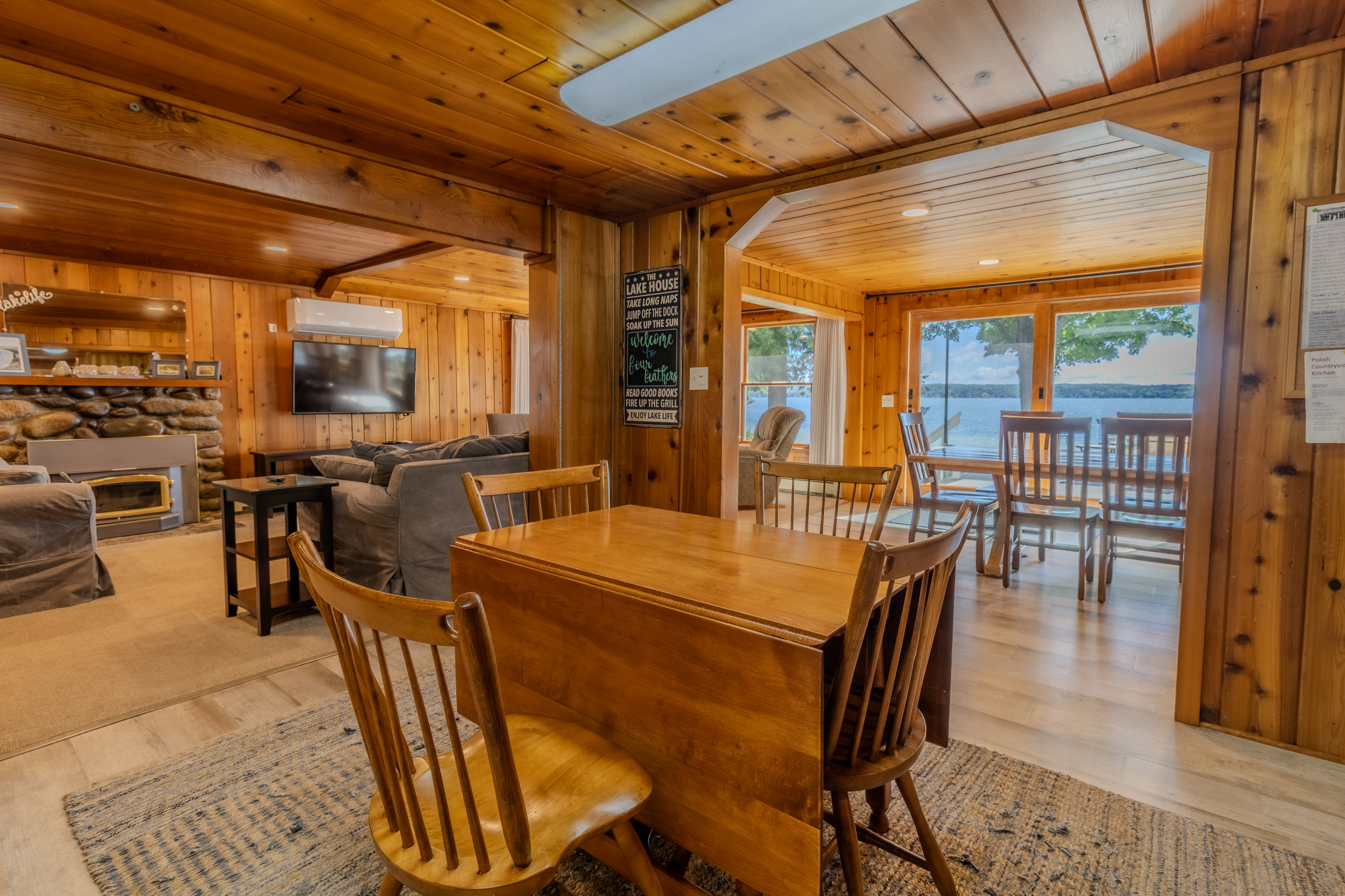 Four Feathers | Photo 70