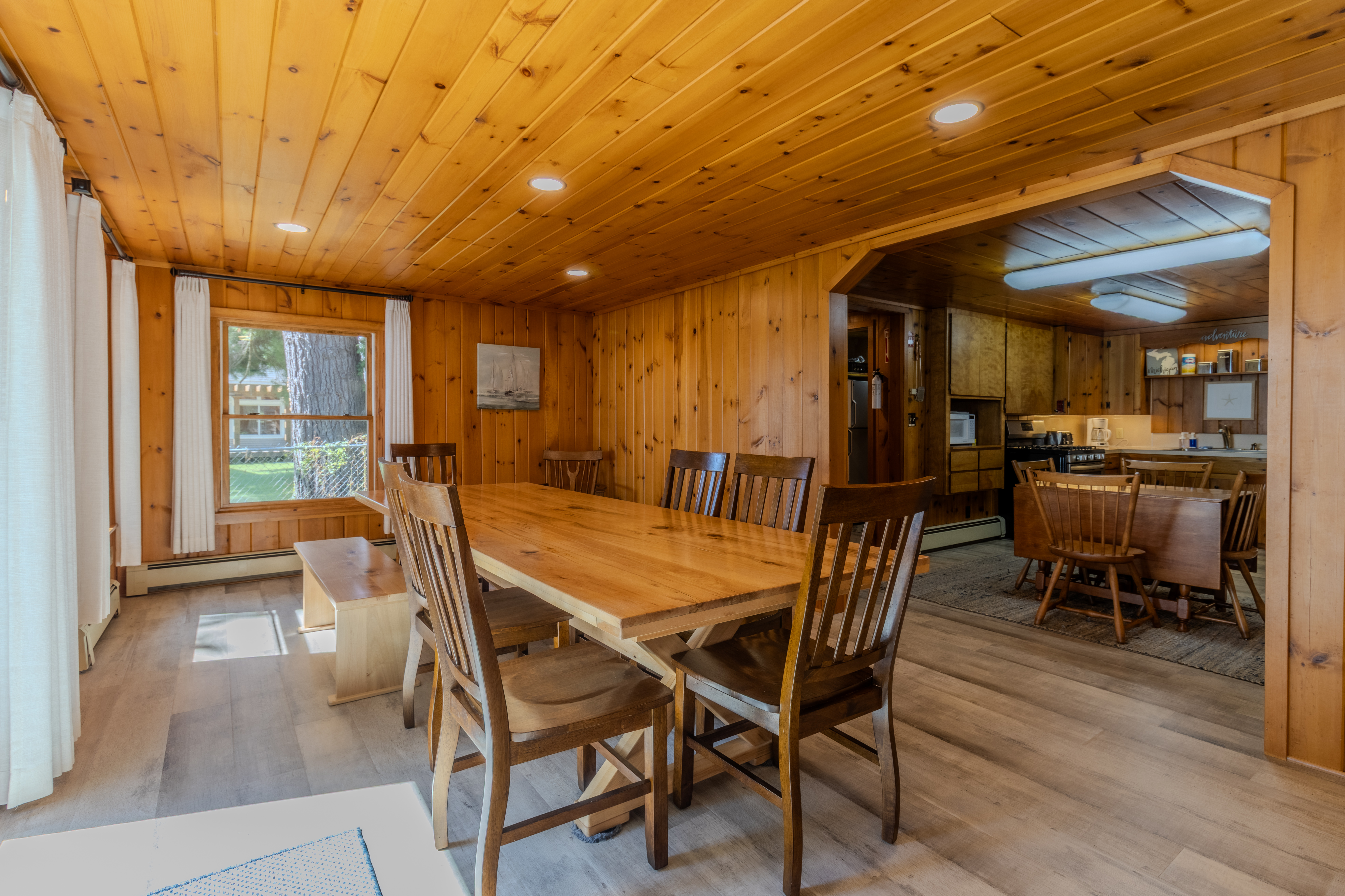 Four Feathers | Photo 29