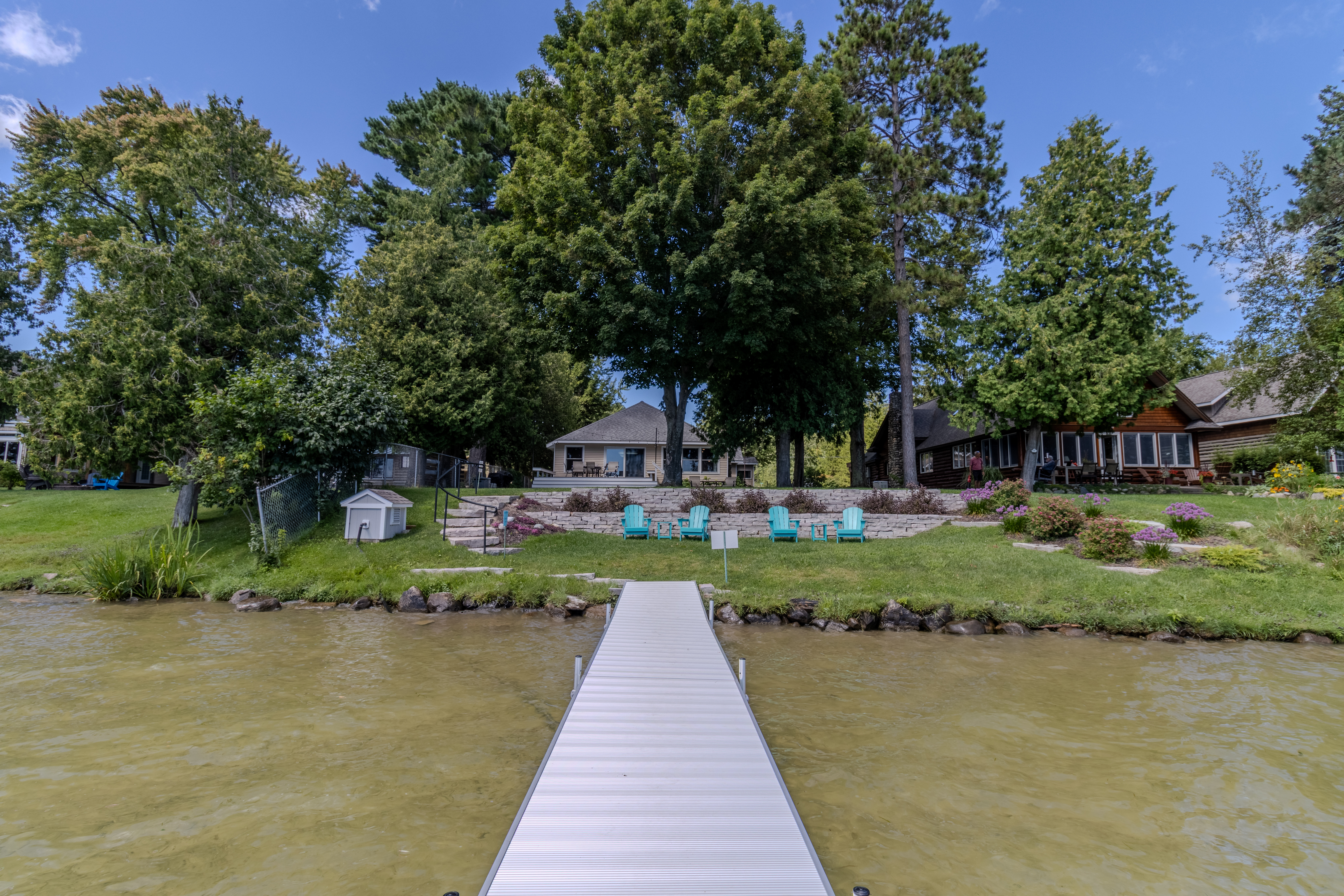 Four Feathers | Photo 100