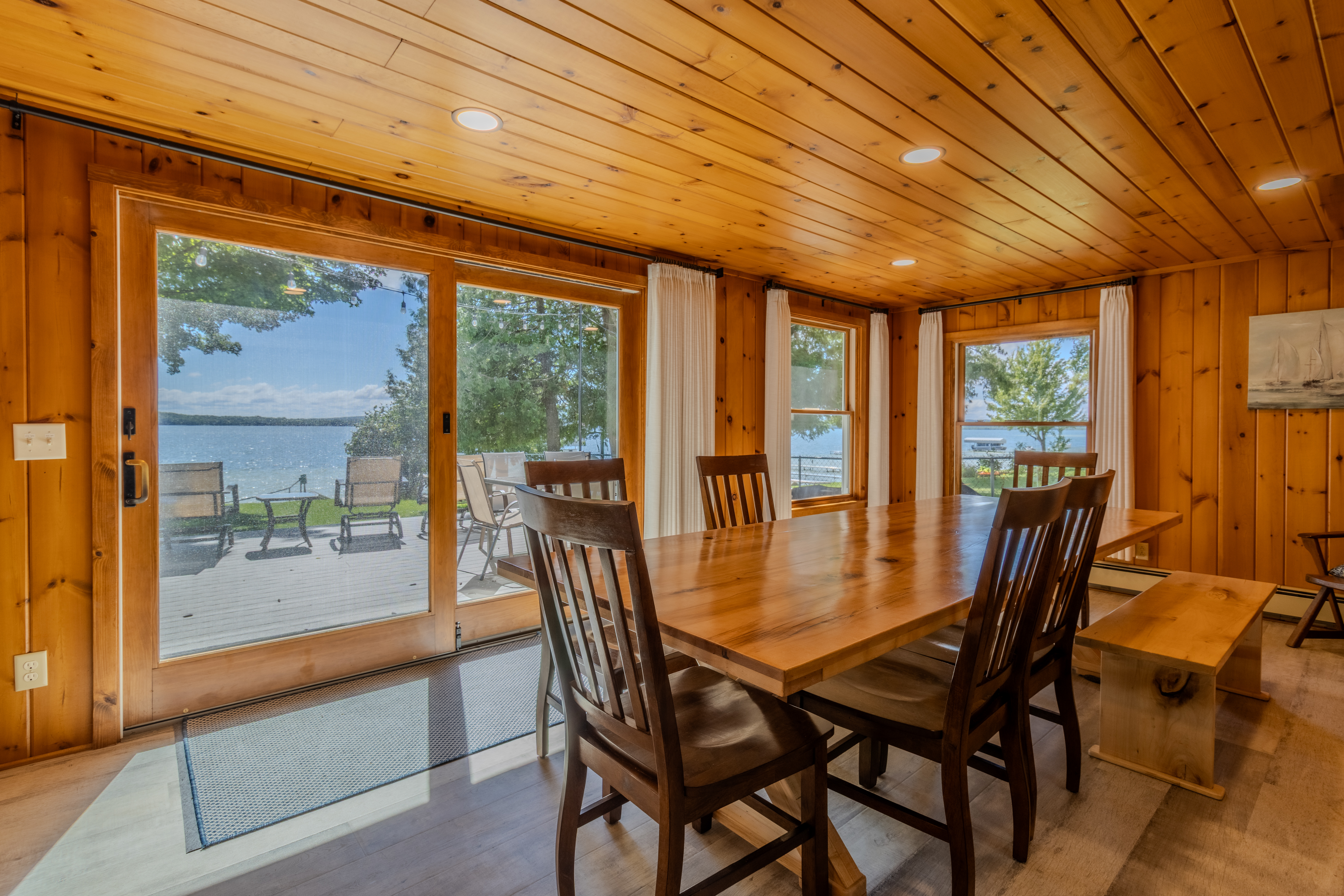 Four Feathers | Photo 76