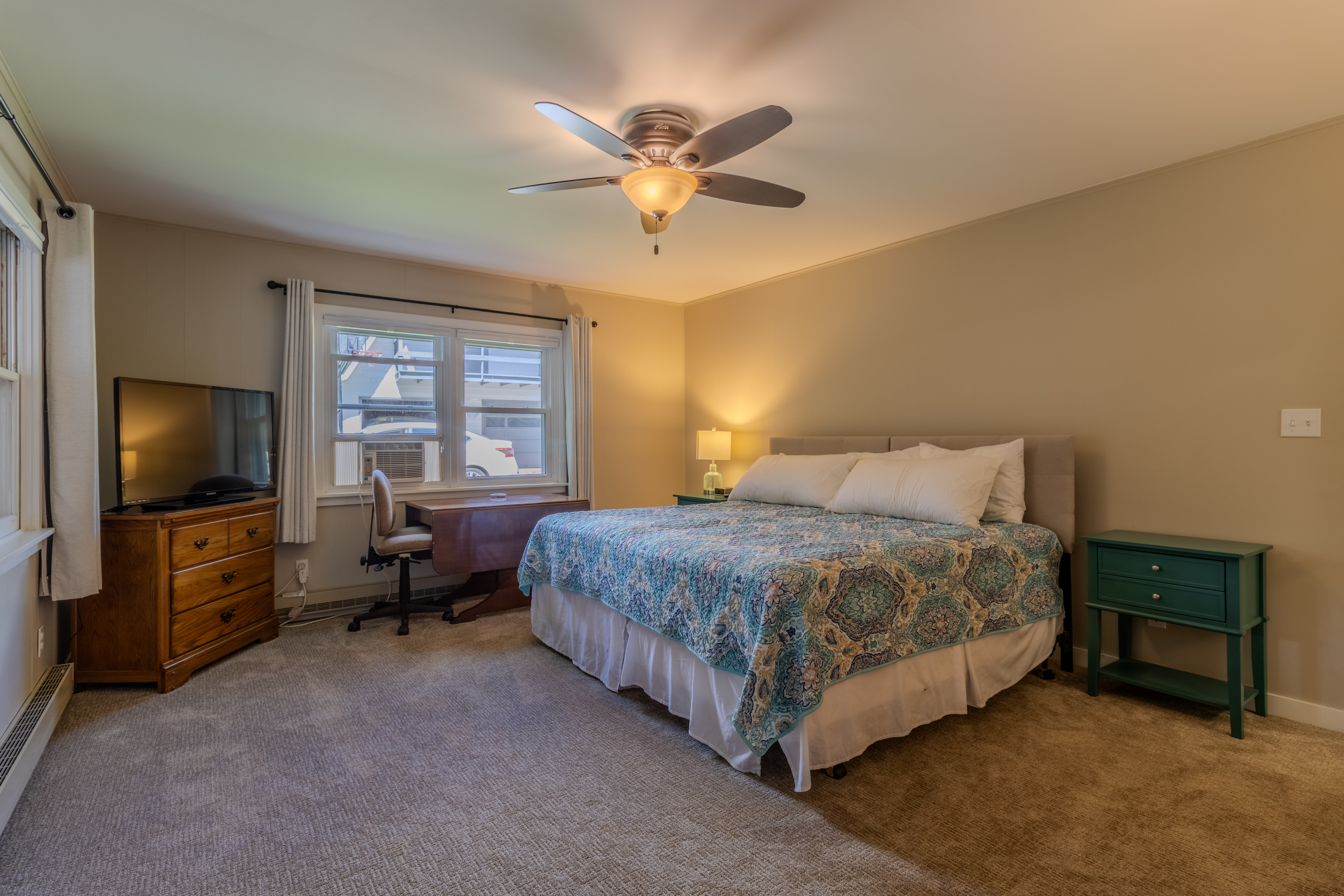 Four Feathers | Photo 61