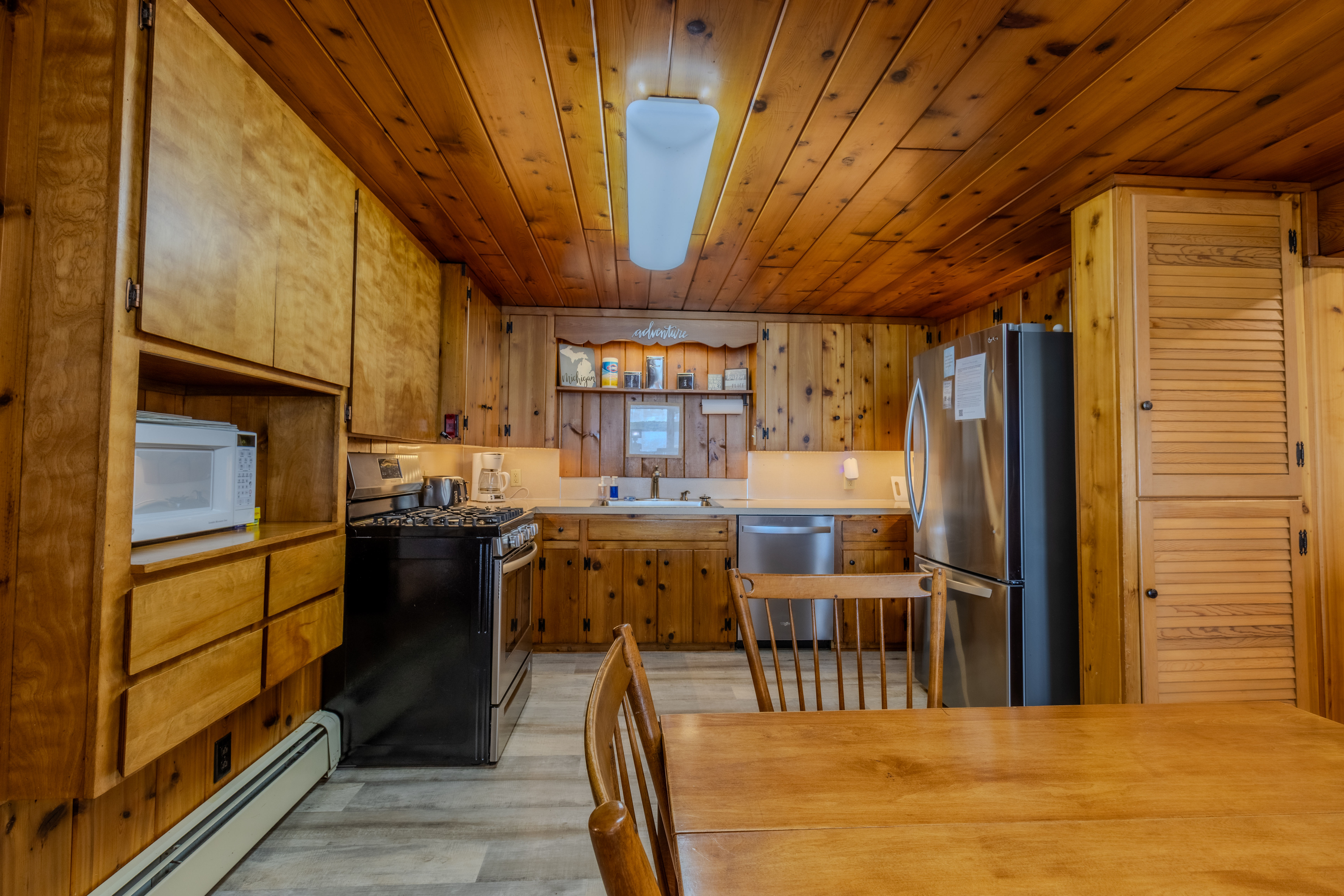 Four Feathers | Photo 53