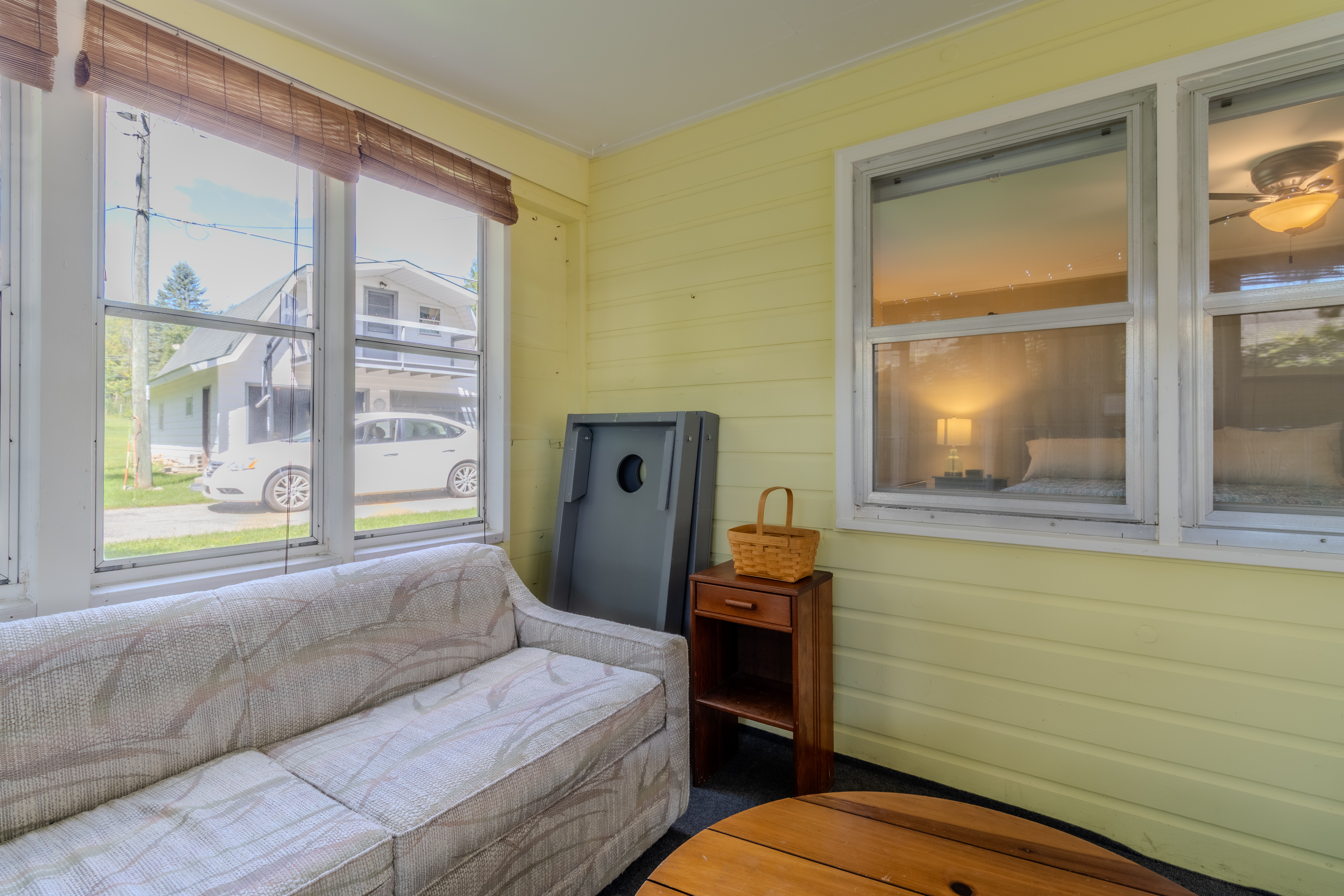 Four Feathers | Photo 37