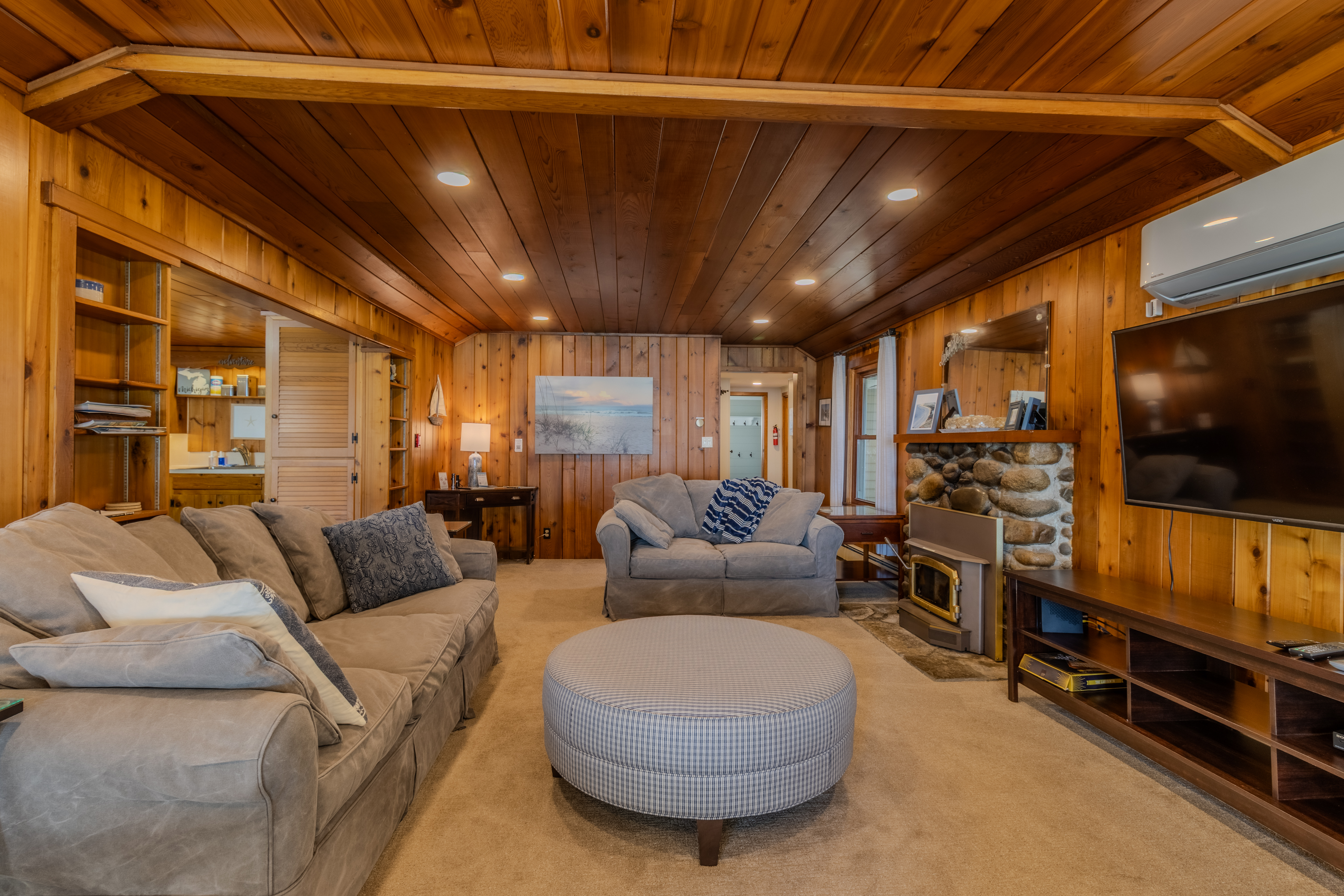 Four Feathers | Photo 68