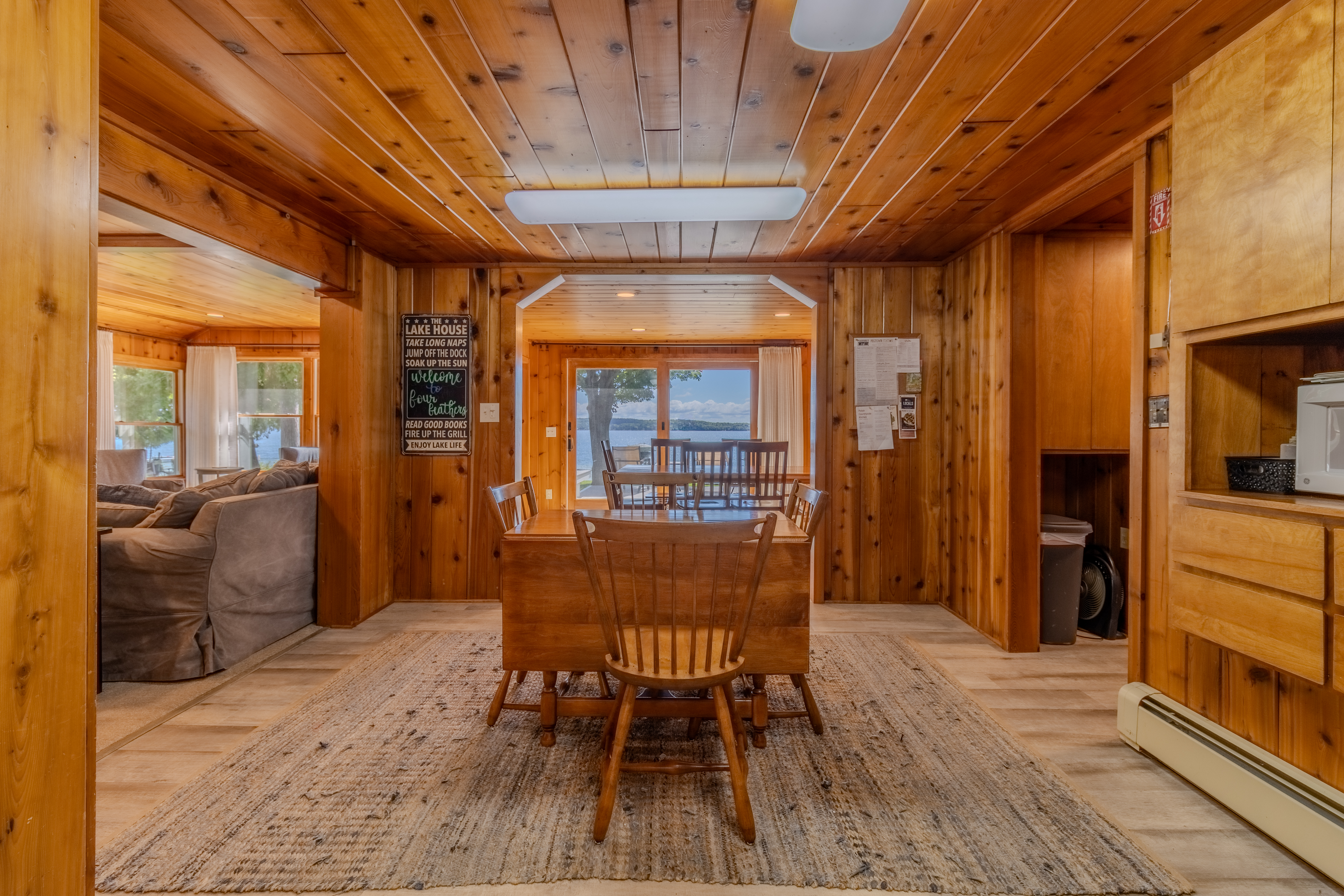 Four Feathers | Photo 91