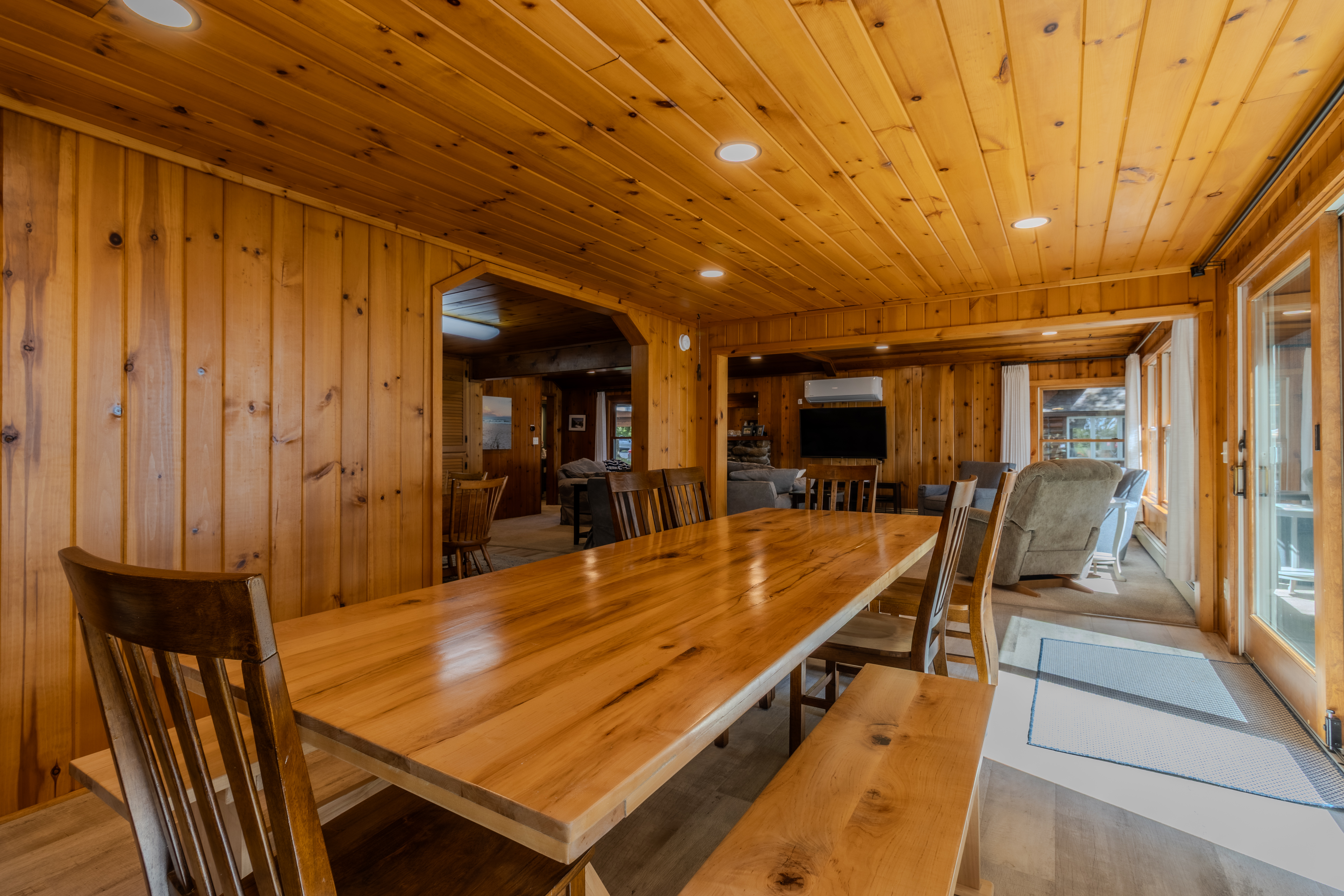 Four Feathers | Photo 35