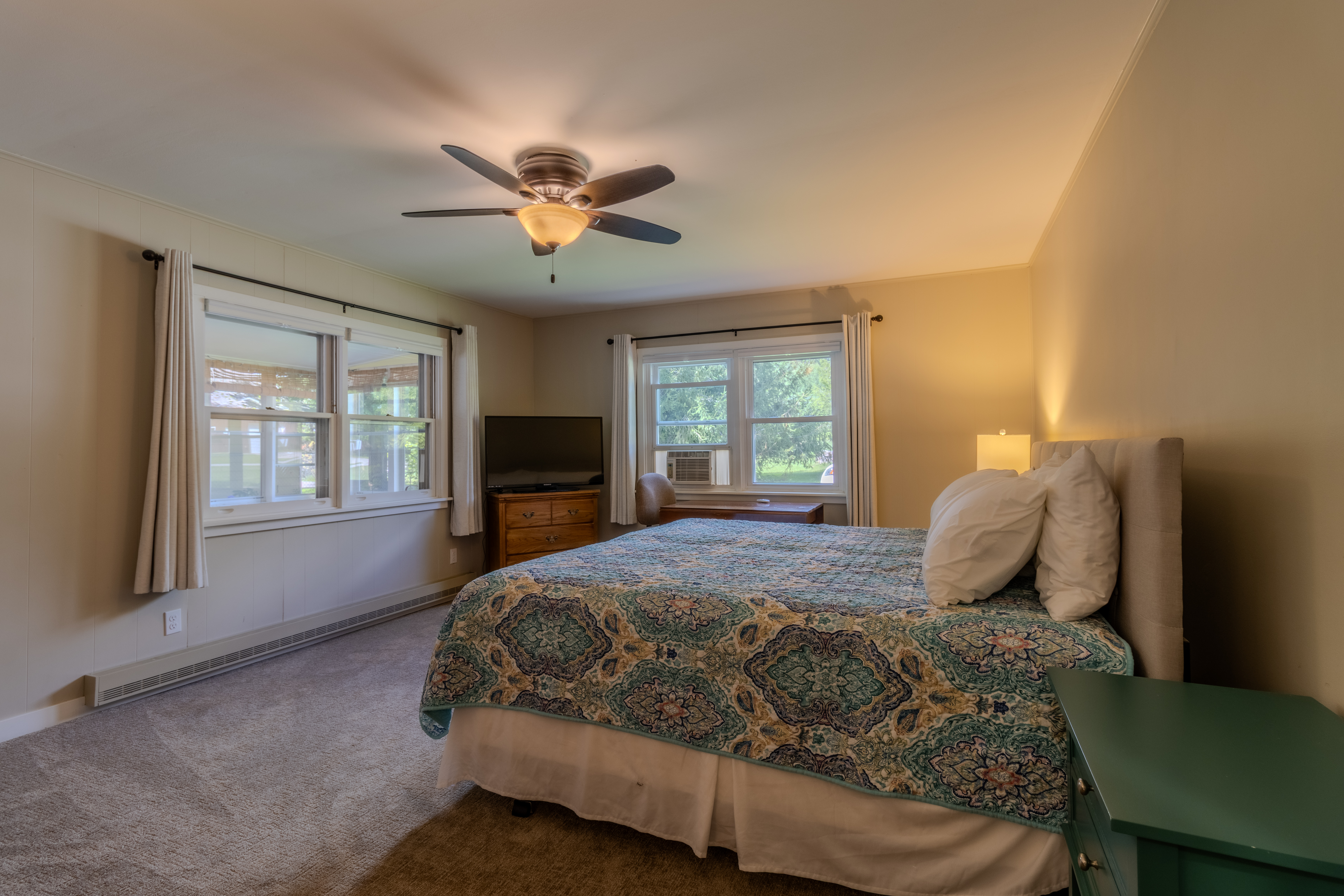 Four Feathers | Photo 34