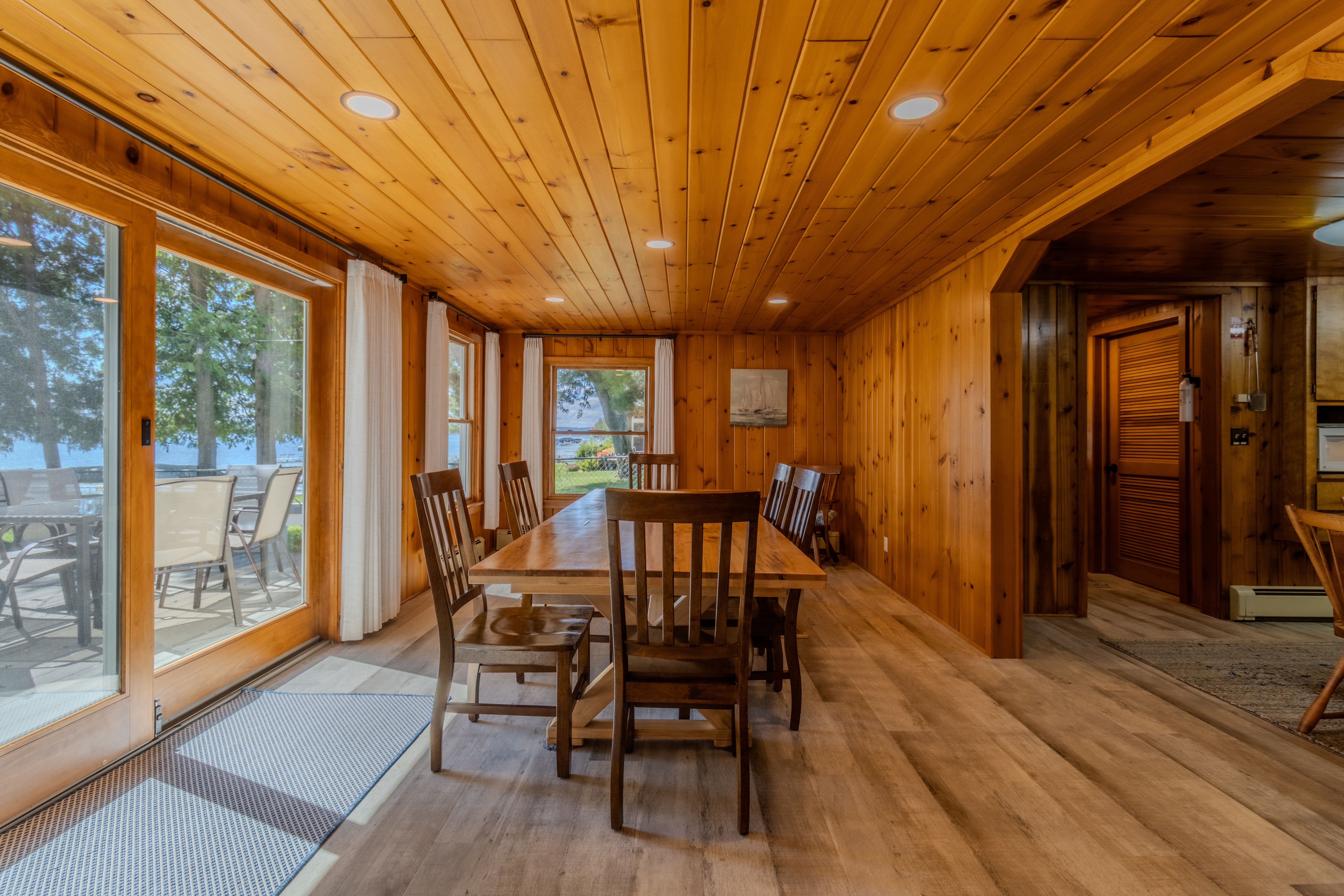 Four Feathers | Photo 88