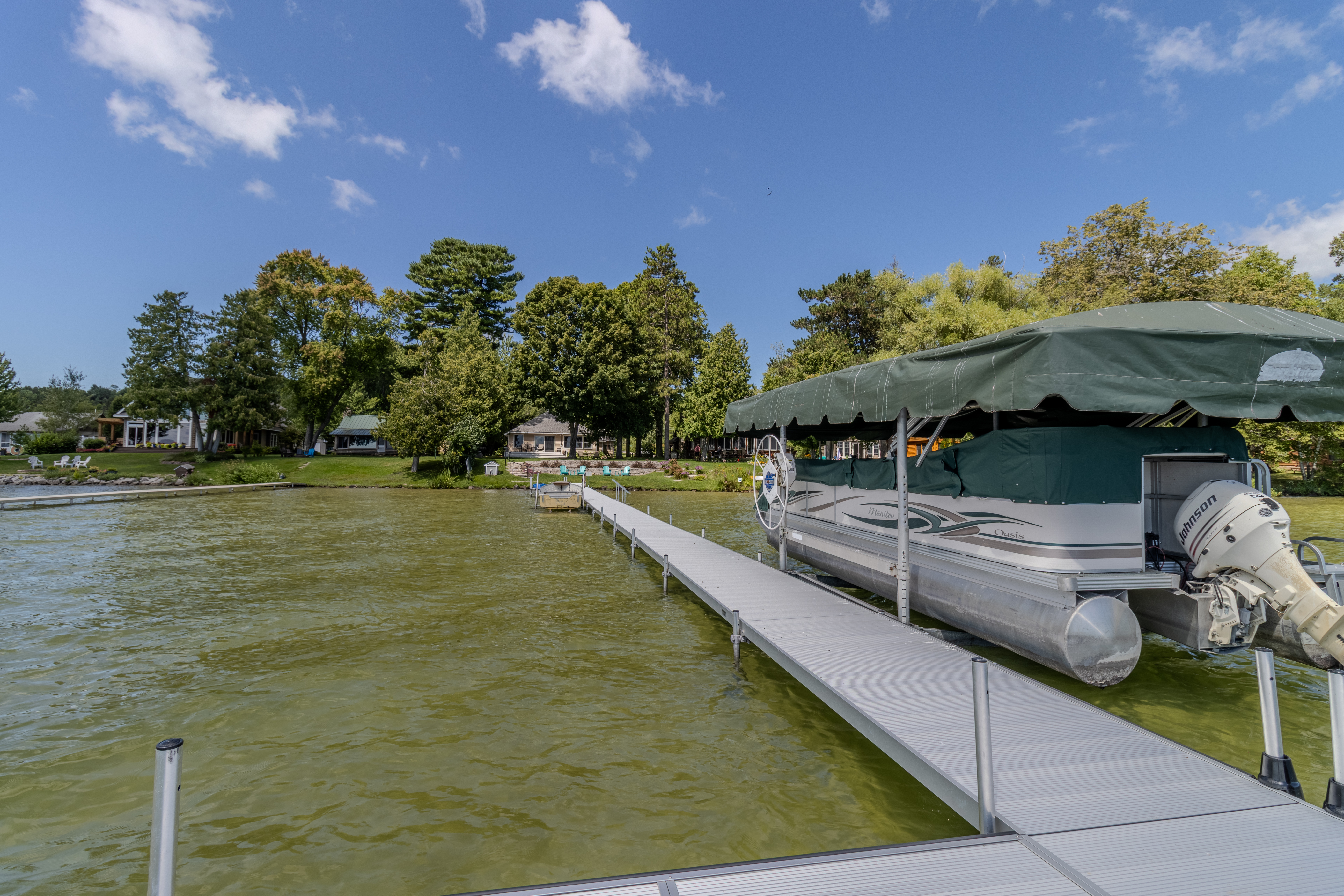 Four Feathers | Photo 57