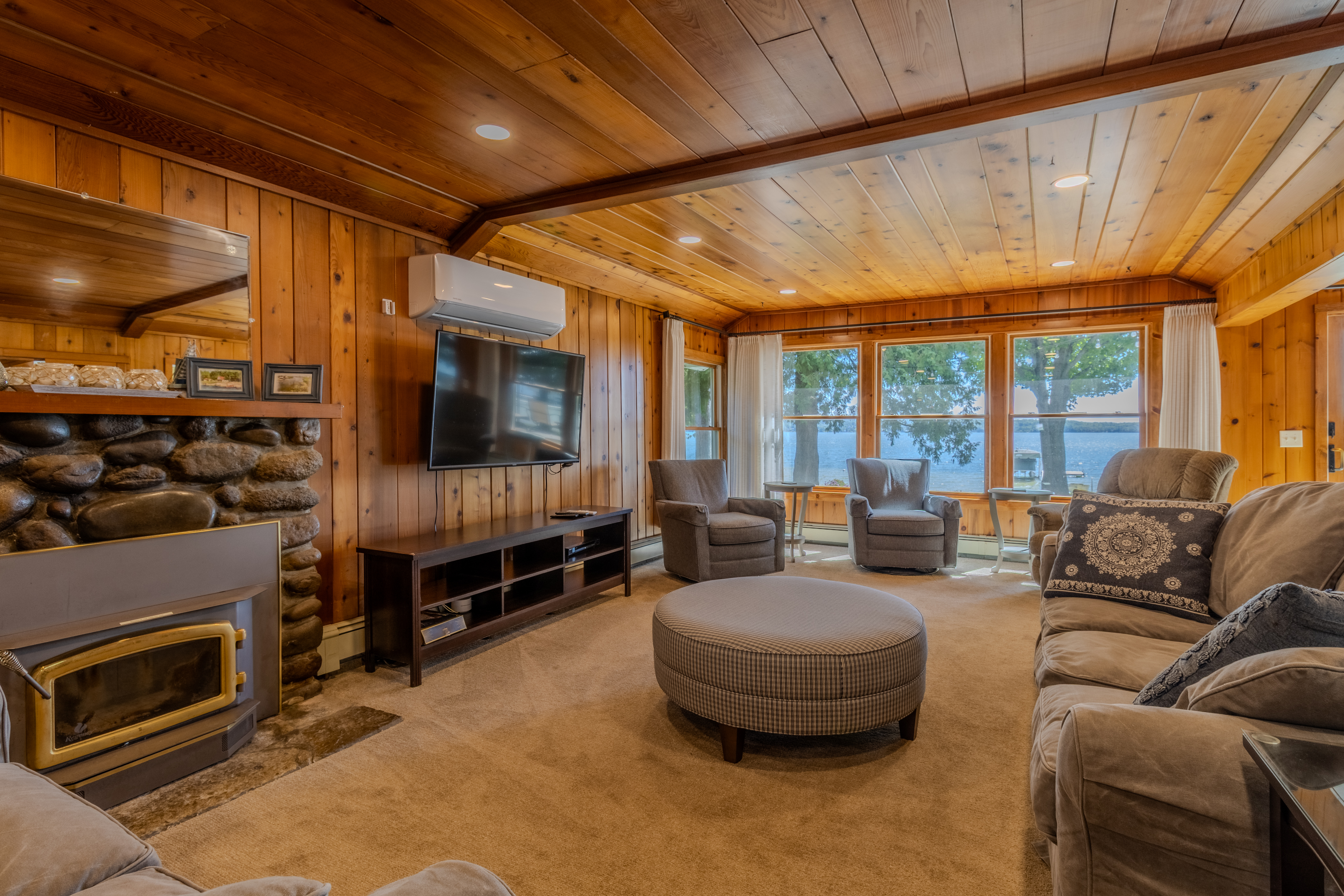 Four Feathers | Photo 75