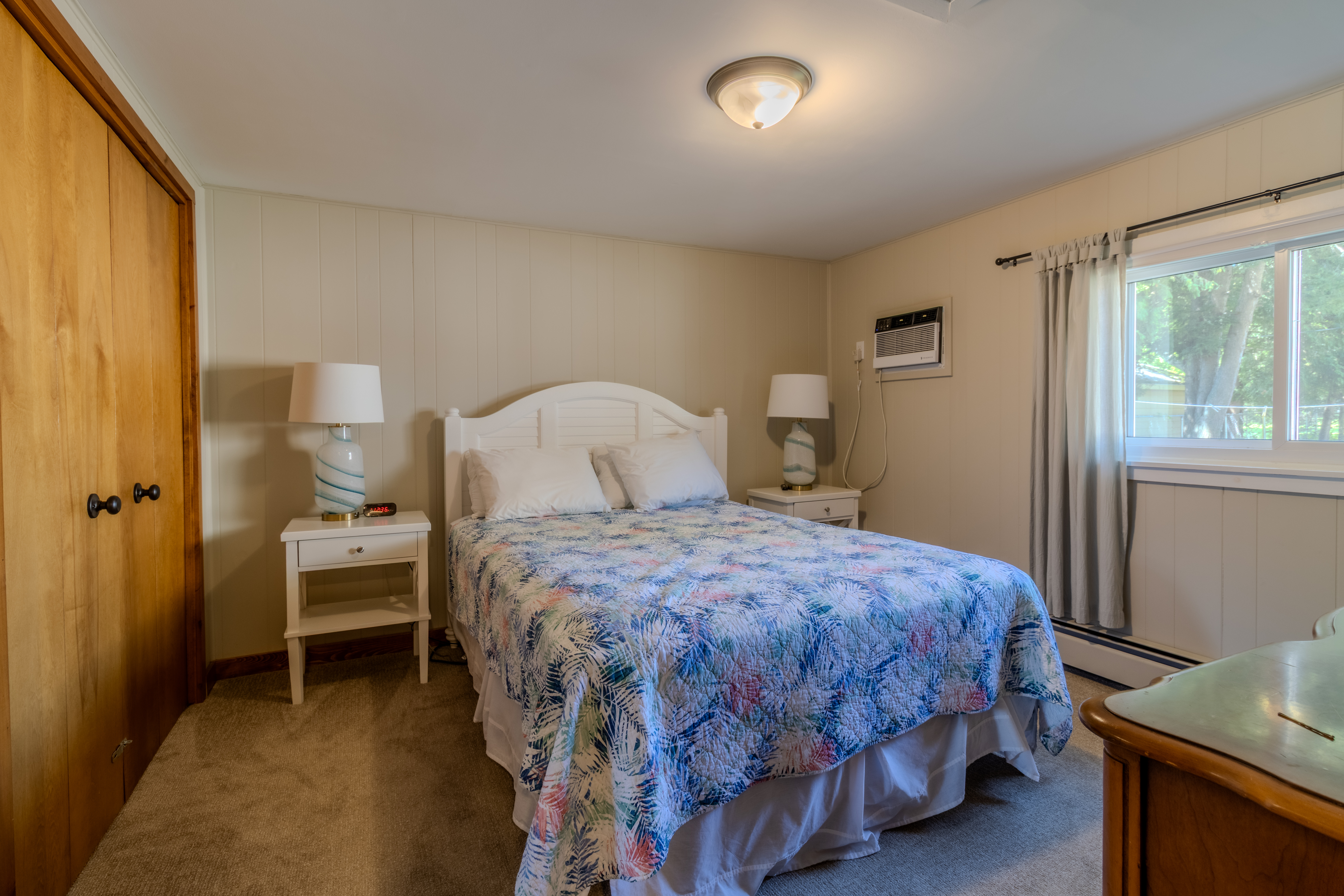 Four Feathers | Photo 18