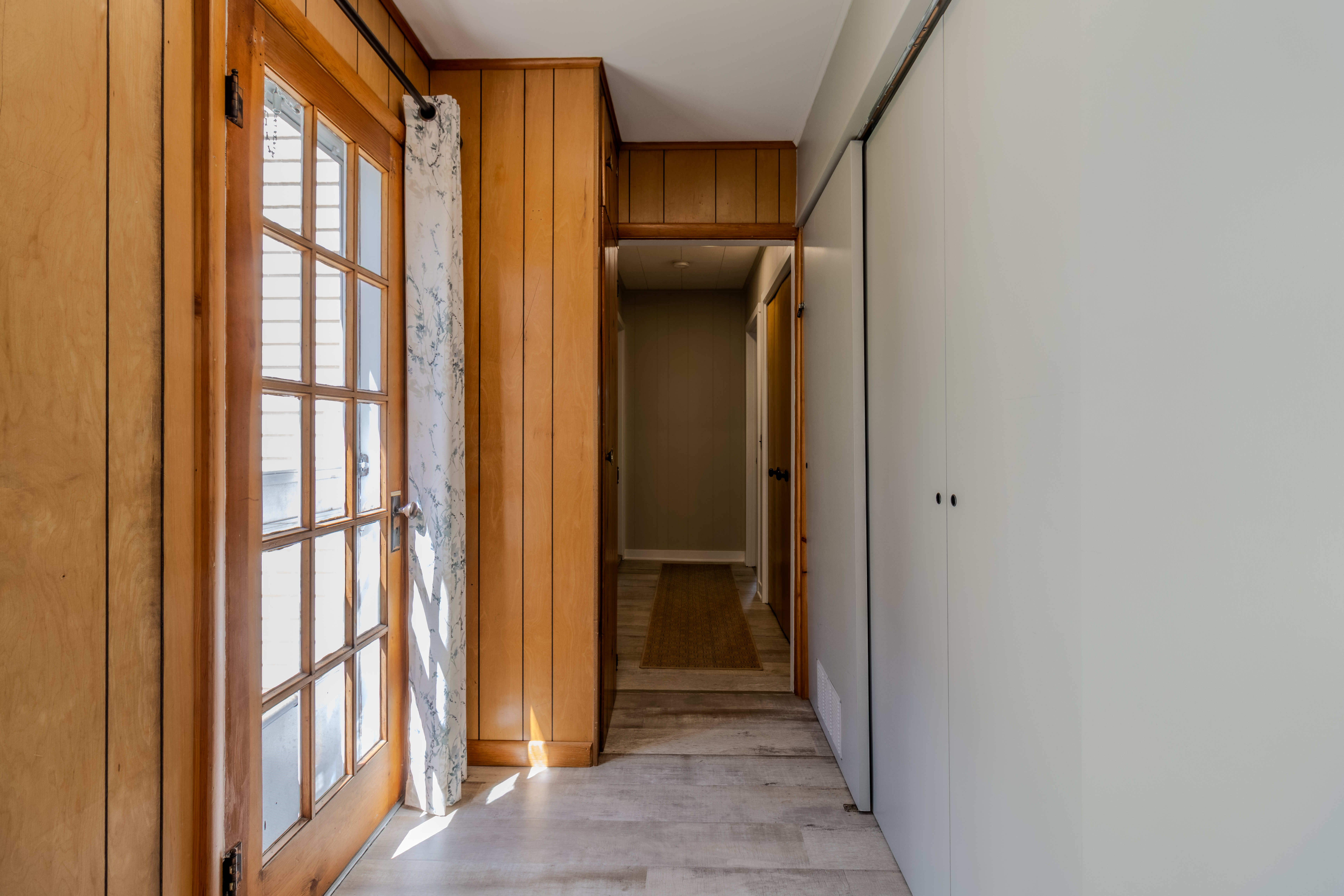 Four Feathers | Photo 17