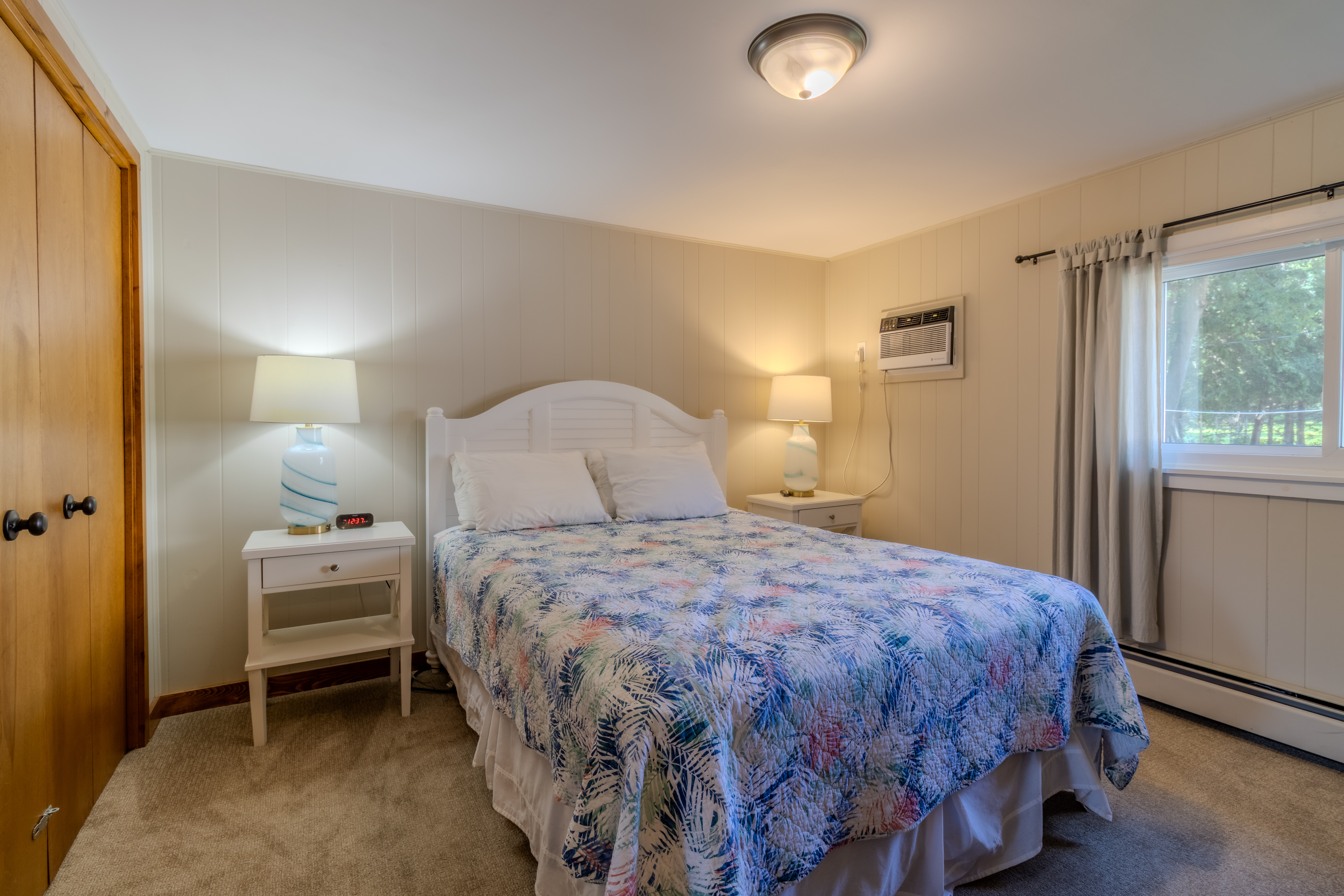 Four Feathers | Photo 20