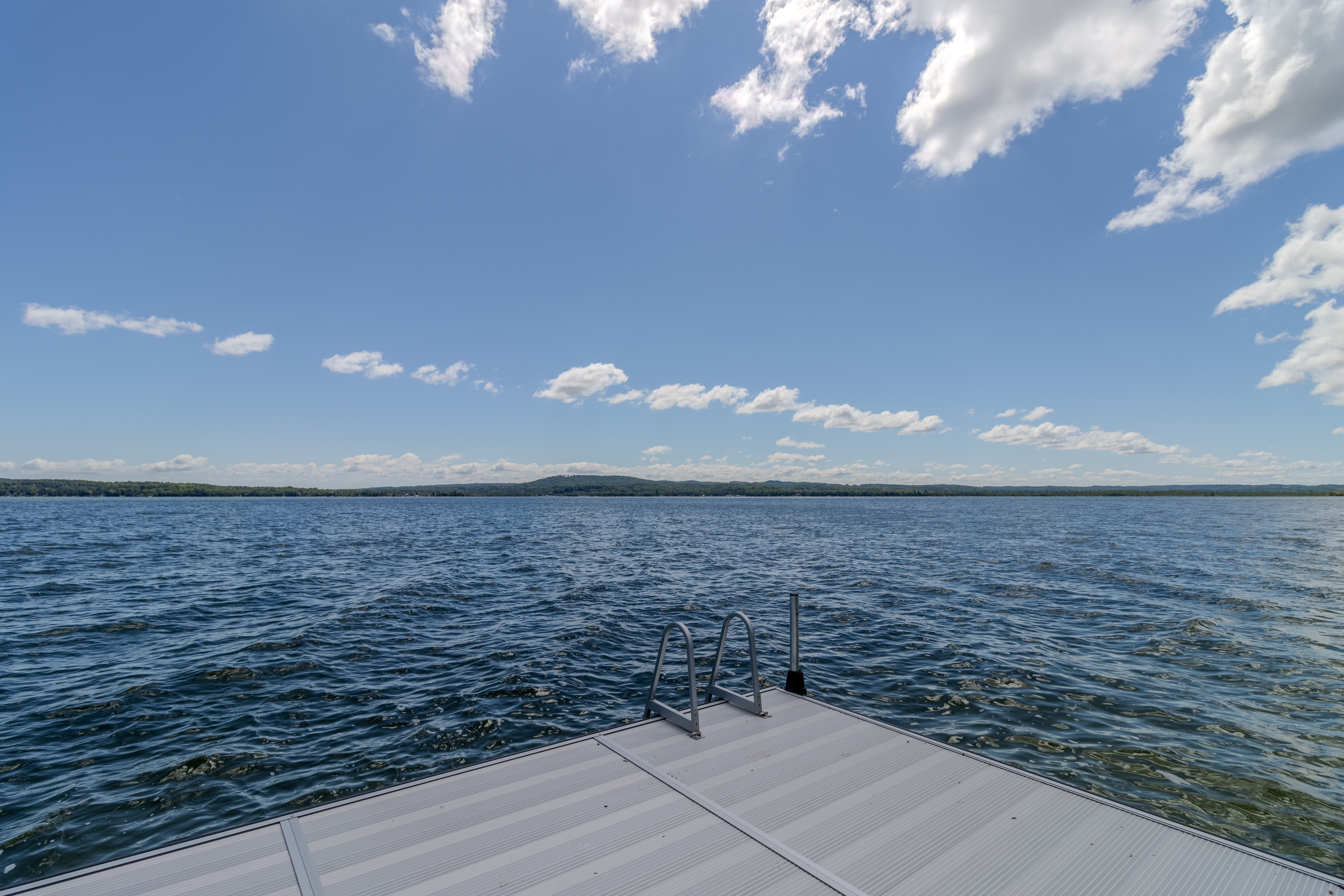 Four Feathers | Photo 59