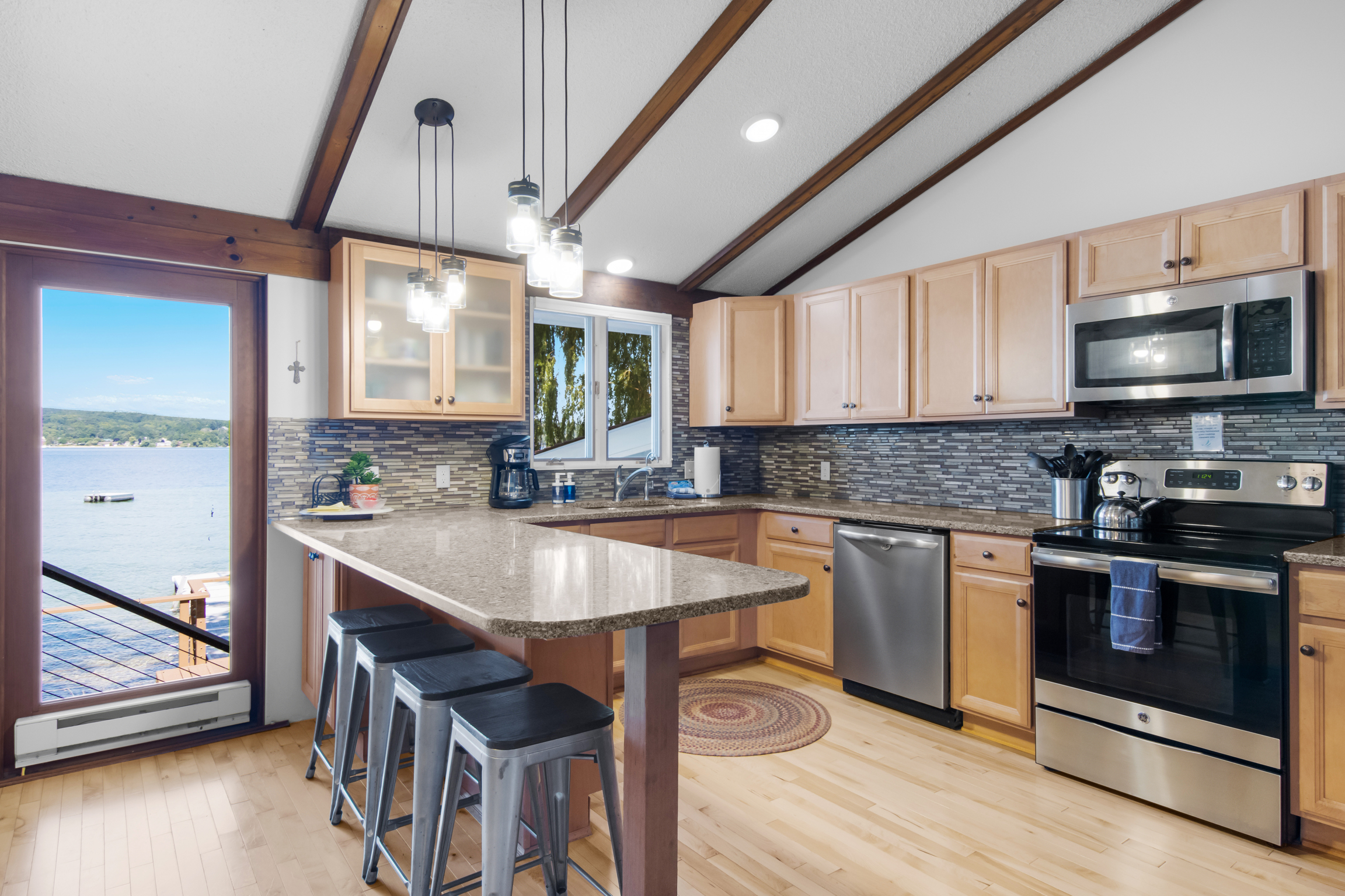 Splendor on Suttons Bay | Photo 10