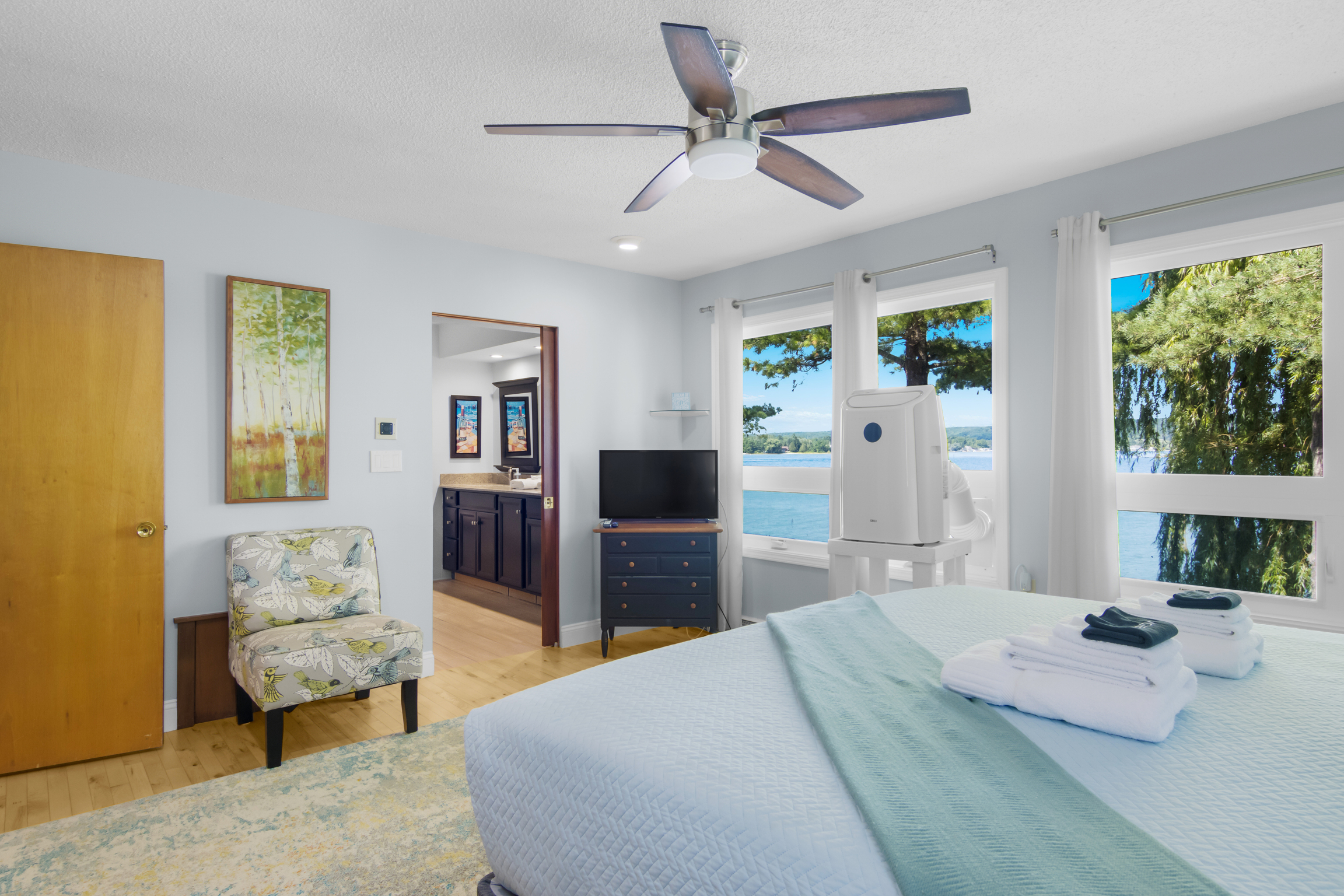 Splendor on Suttons Bay | Photo 25