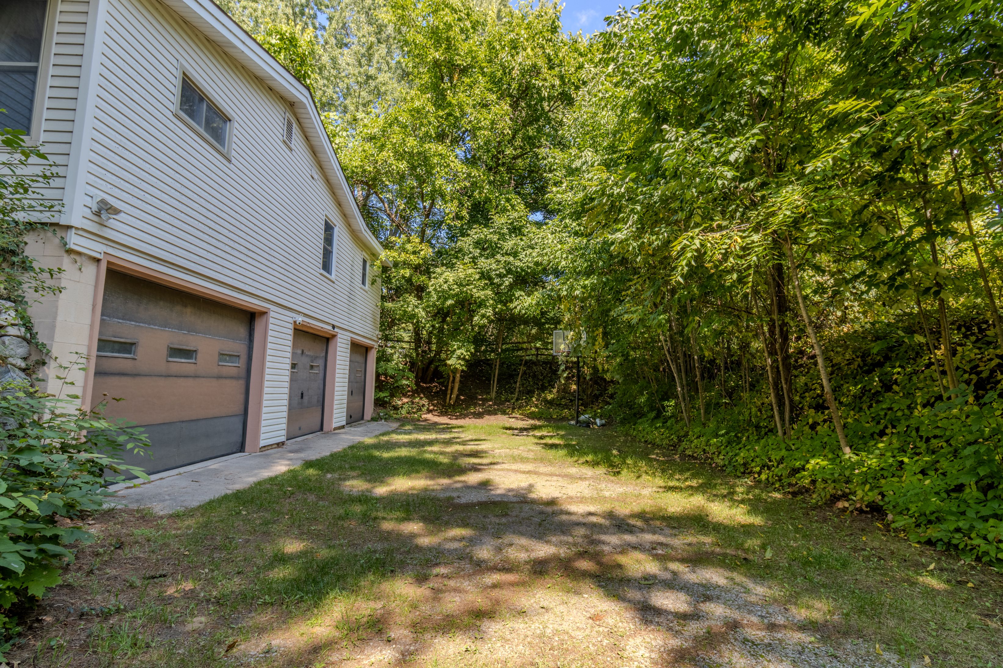 Garage/Parking Space