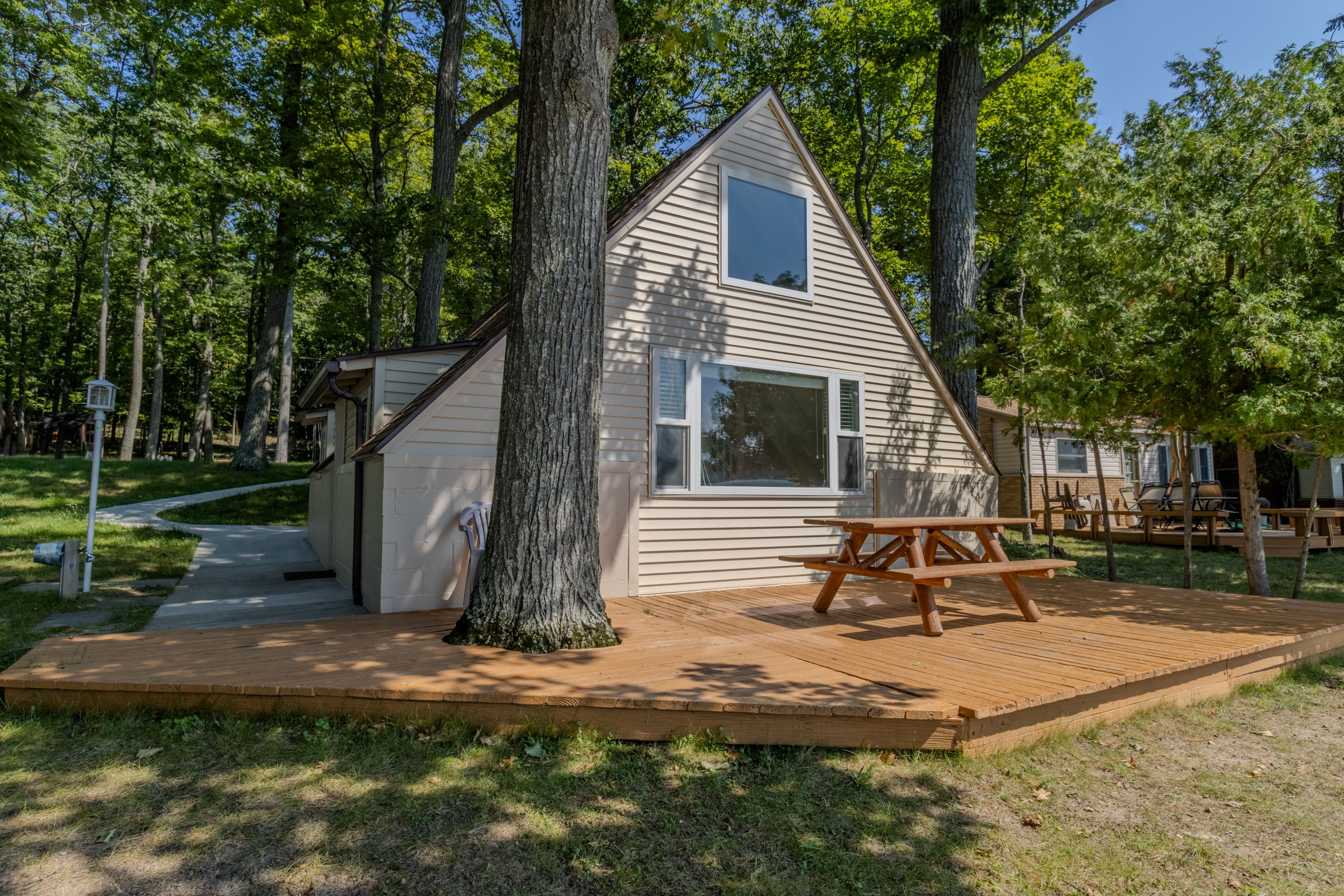 Exterior Lake-Side of the Cottage