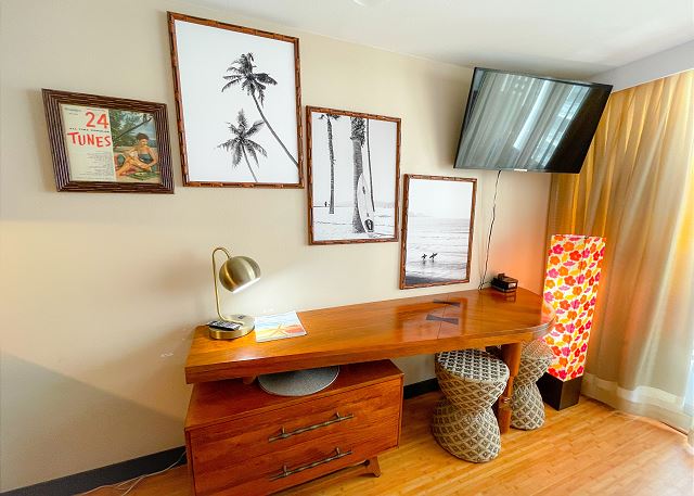 Bubbly Bamboo Waikiki Studio