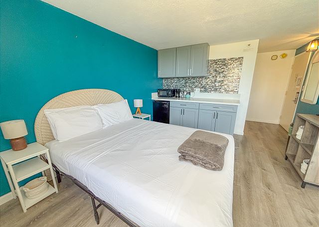 Renovated Beachy Studio at Hawaiian Monarch