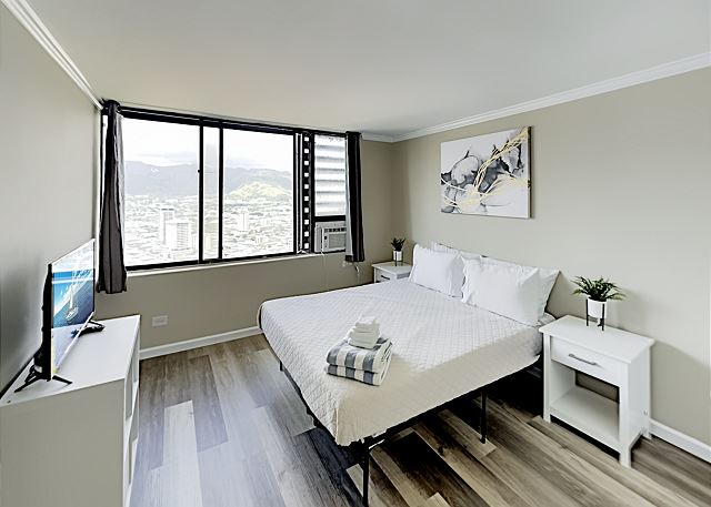 Charming Hawaiian Monarch Studio