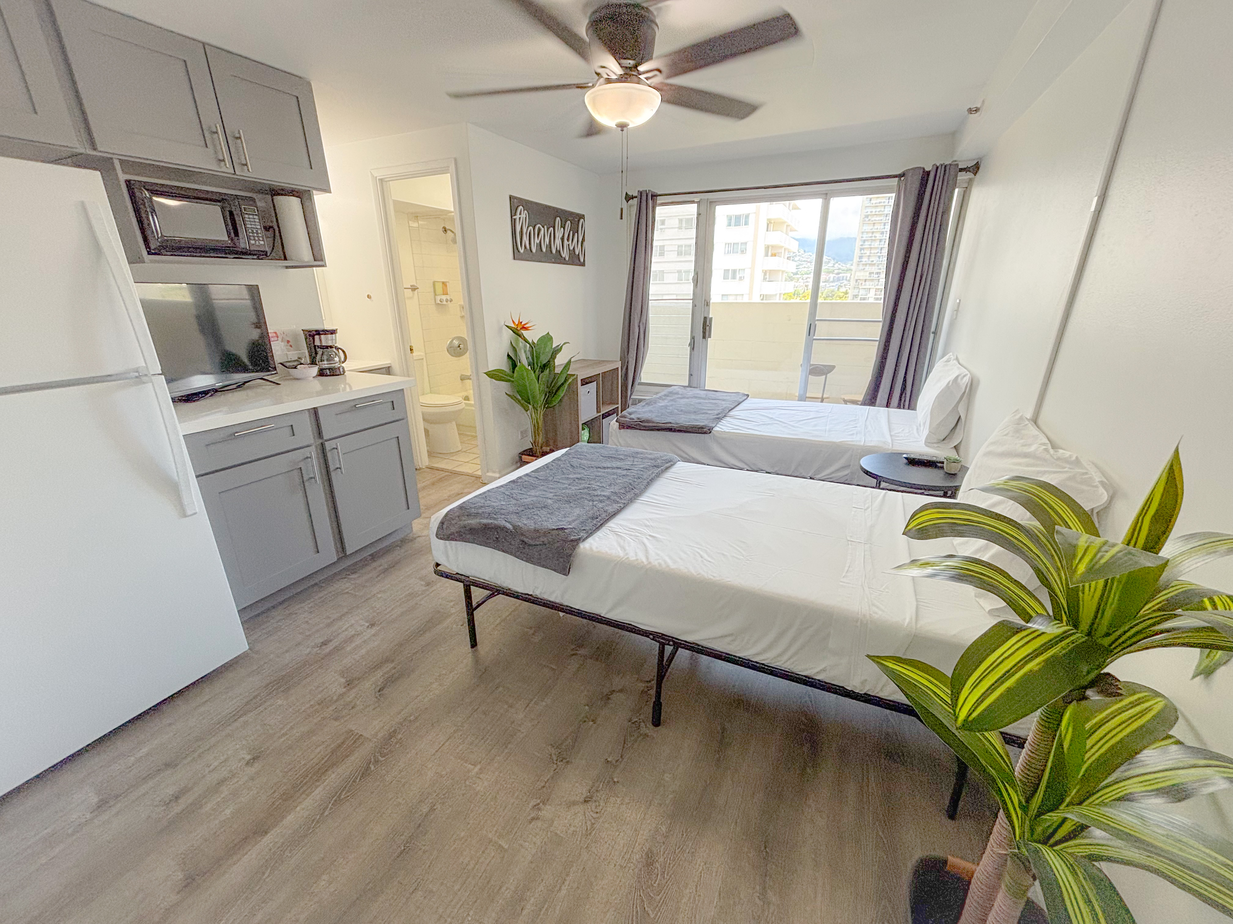 Private Lanai And Kitchenette - Refreshing Coastal Getaway - Honolulu