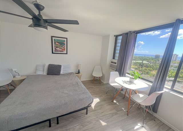 Trendy Hawaiian Monarch Studio