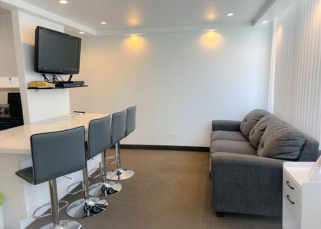 Modern Pacific Monarch 1-Bedroom
